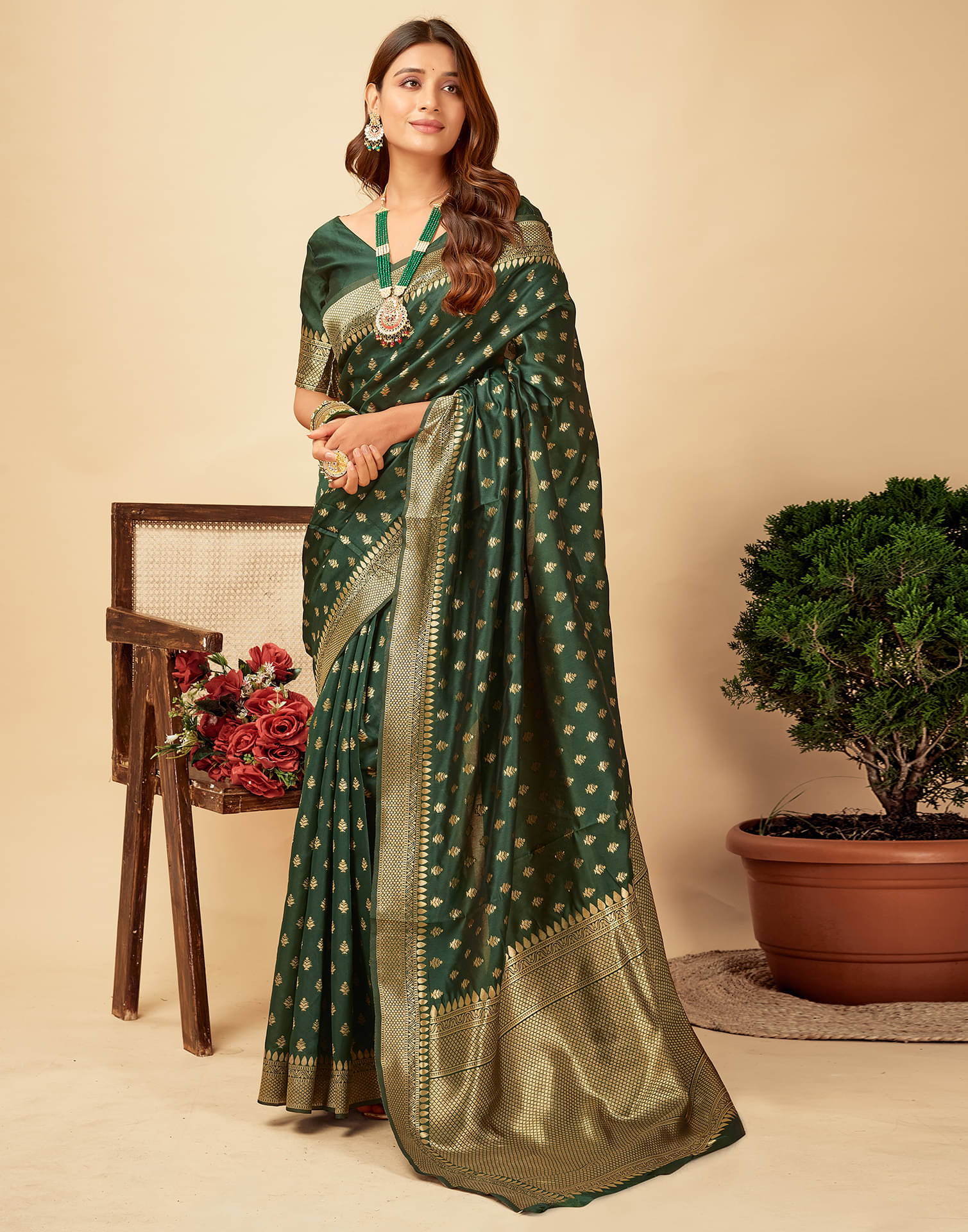     			Satrani Silk Blend Self Design Saree With Unstitched Blouse Piece ( Green )