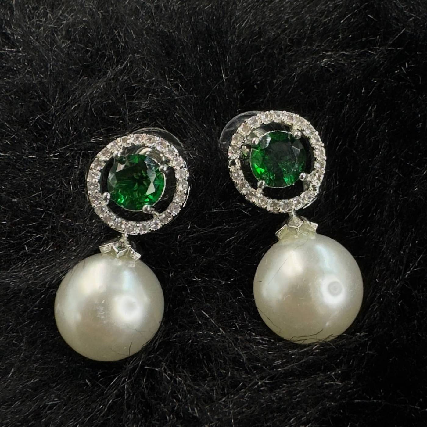     			AKLINA Green Danglers Earrings ( Pack of 1 )