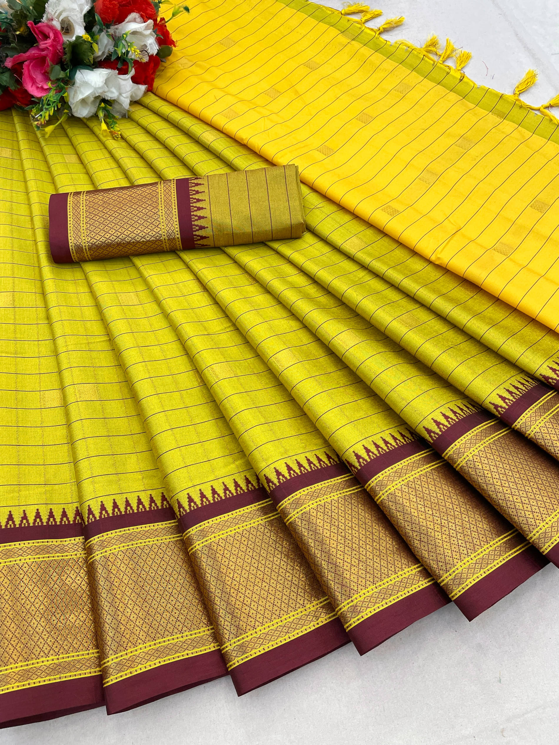     			KanjiQueen Cotton Silk Checks Saree With Unstitched Blouse Piece ( Lime Green )