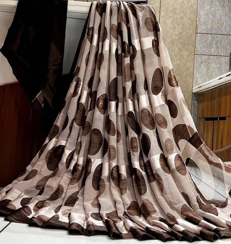     			Sanjana Silk Georgette Printed Saree With Unstitched Blouse Piece ( Brown )