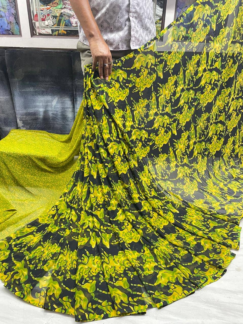 Sanwariya Silks Georgette Printed Saree With Unstitched Blouse Piece ( Green ) Sanwariya Silks Georgette Printed Saree With Unstitched Blouse Piece ( Green )