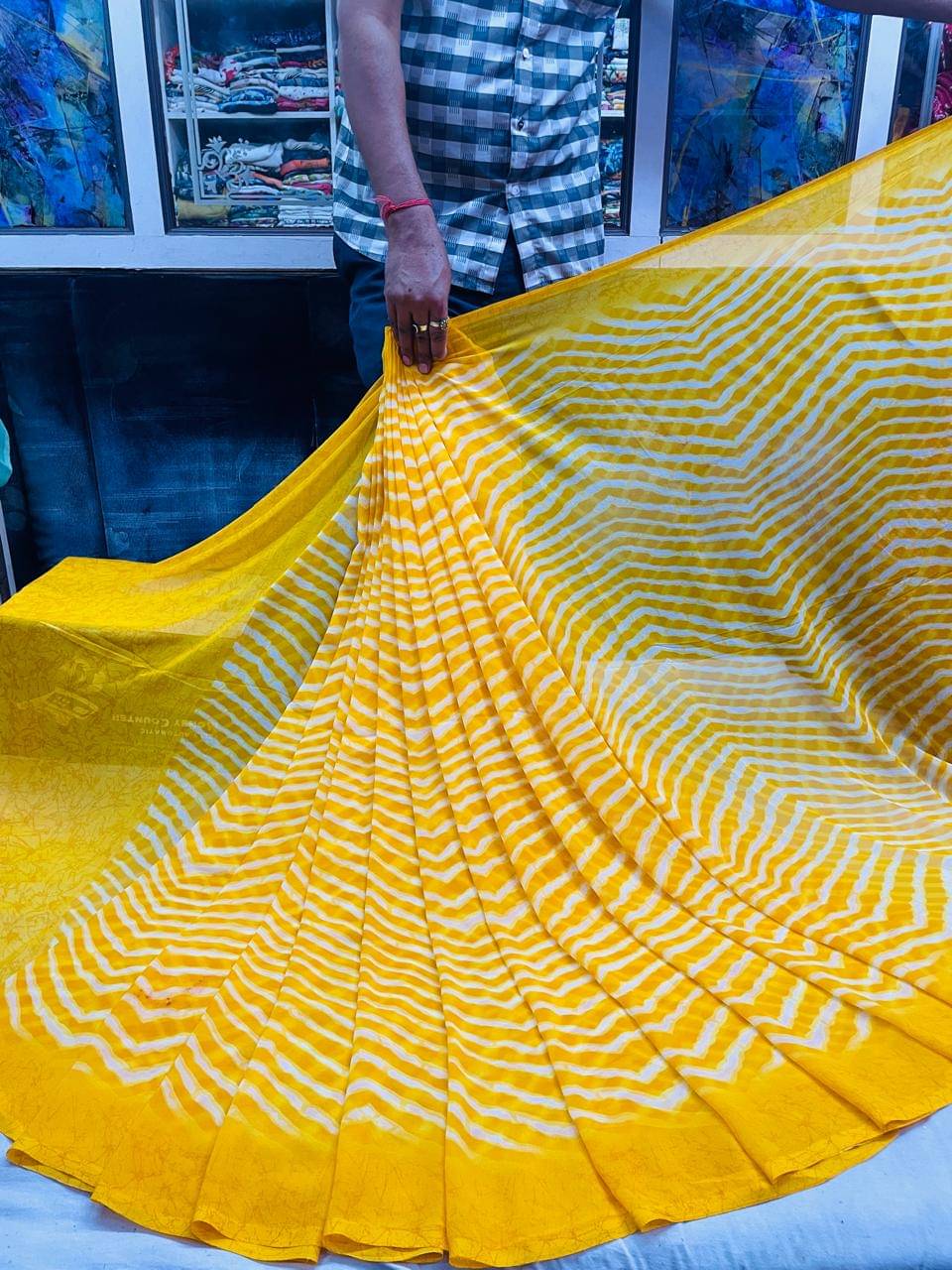 Sanwariya Silks Georgette Printed Saree With Unstitched Blouse Piece ( Yellow ) Sanwariya Silks Georgette Printed Saree With Unstitched Blouse Piece ( Yellow )