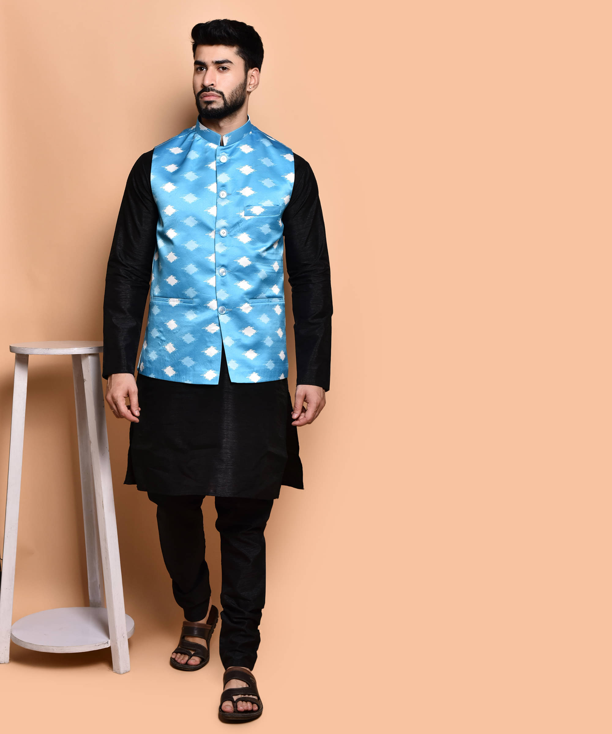     			PRINTCULTR Black Silk Regular Fit Men's Kurta Pyjama Set ( Pack of 1 )
