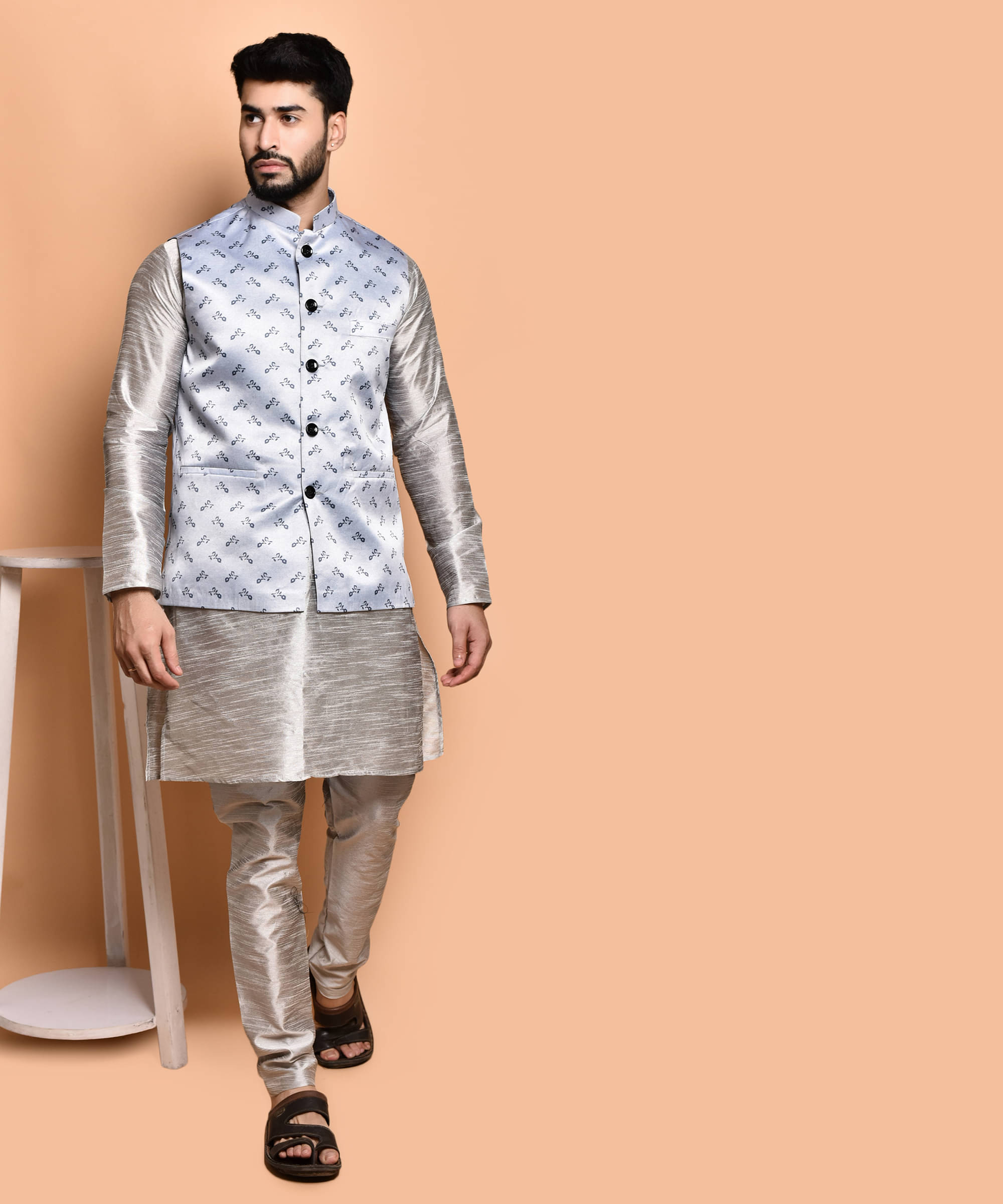     			PRINTCULTR Silver Silk Regular Fit Men's Kurta Pyjama Set ( Pack of 1 )