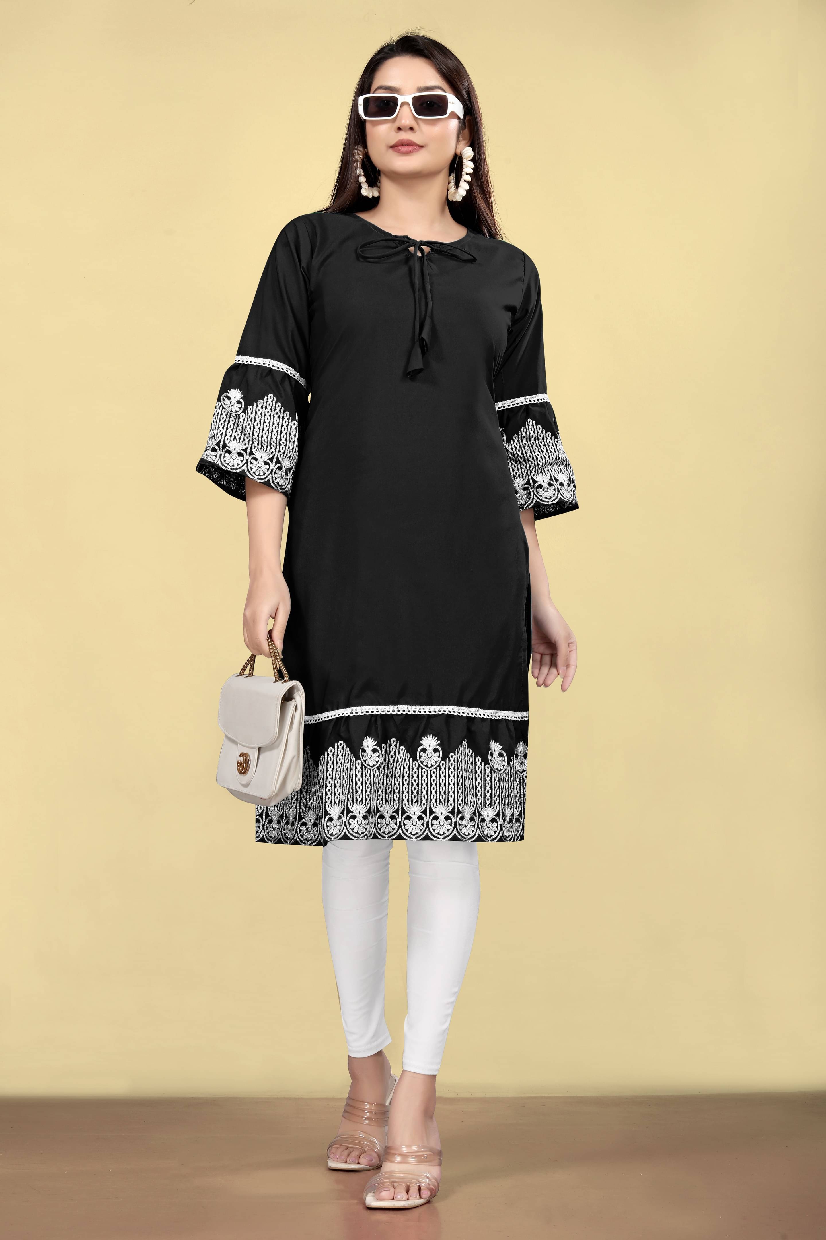     			Varni Fabrics Cotton Embroidered Straight Women's Kurti - Black ( Pack of 1 )