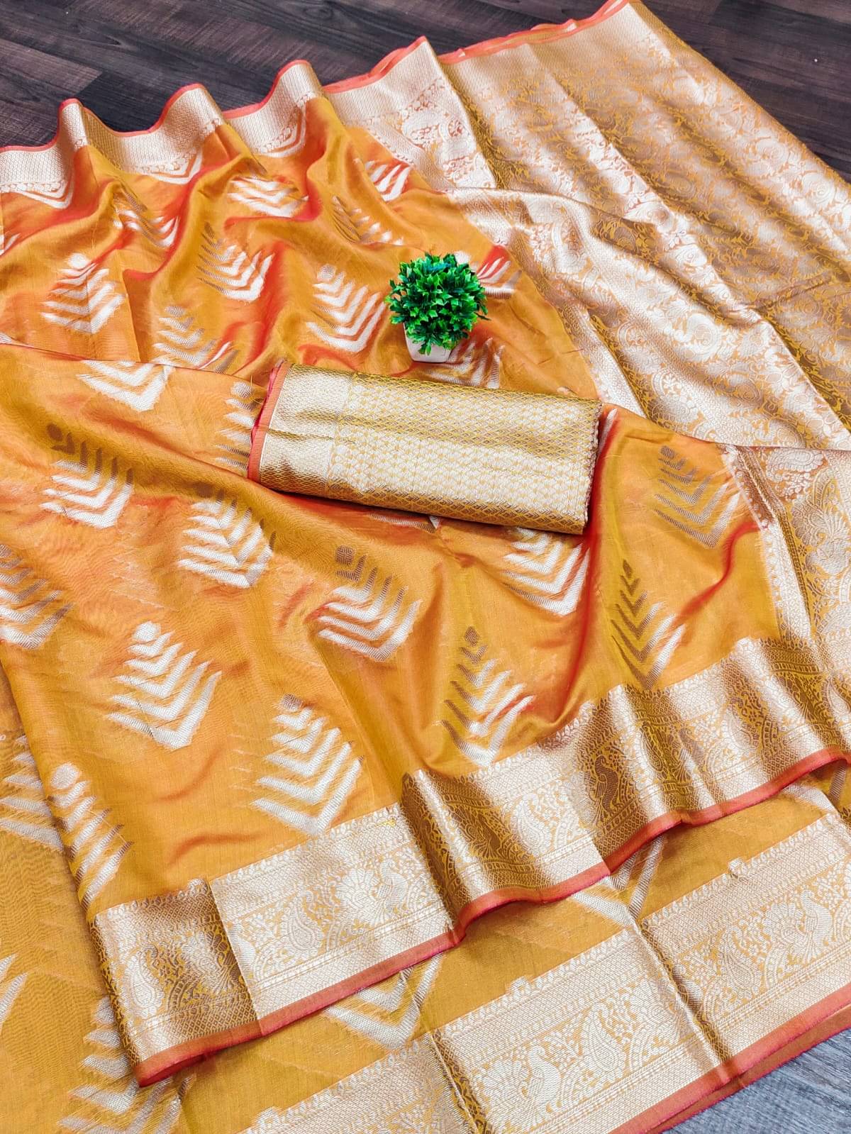 Kalpana Creation Organza Woven Saree With Unstitched Blouse Piece ( Gold )     			Kalpana Creation Organza Woven Saree With Unstitched Blouse Piece ( Gold )