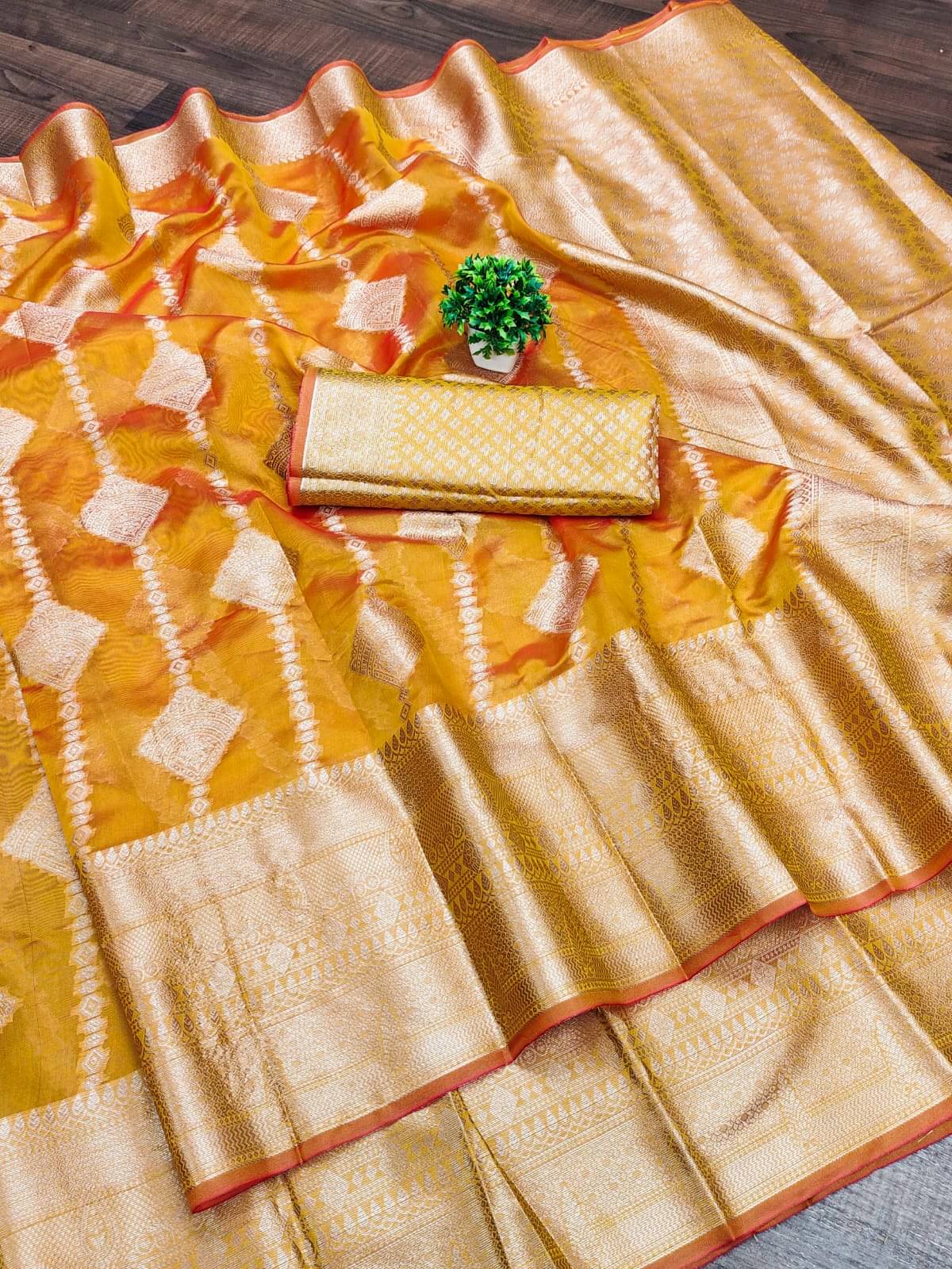 Kalpana Creation Organza Woven Saree With Unstitched Blouse Piece ( Gold )     			Kalpana Creation Organza Woven Saree With Unstitched Blouse Piece ( Gold )