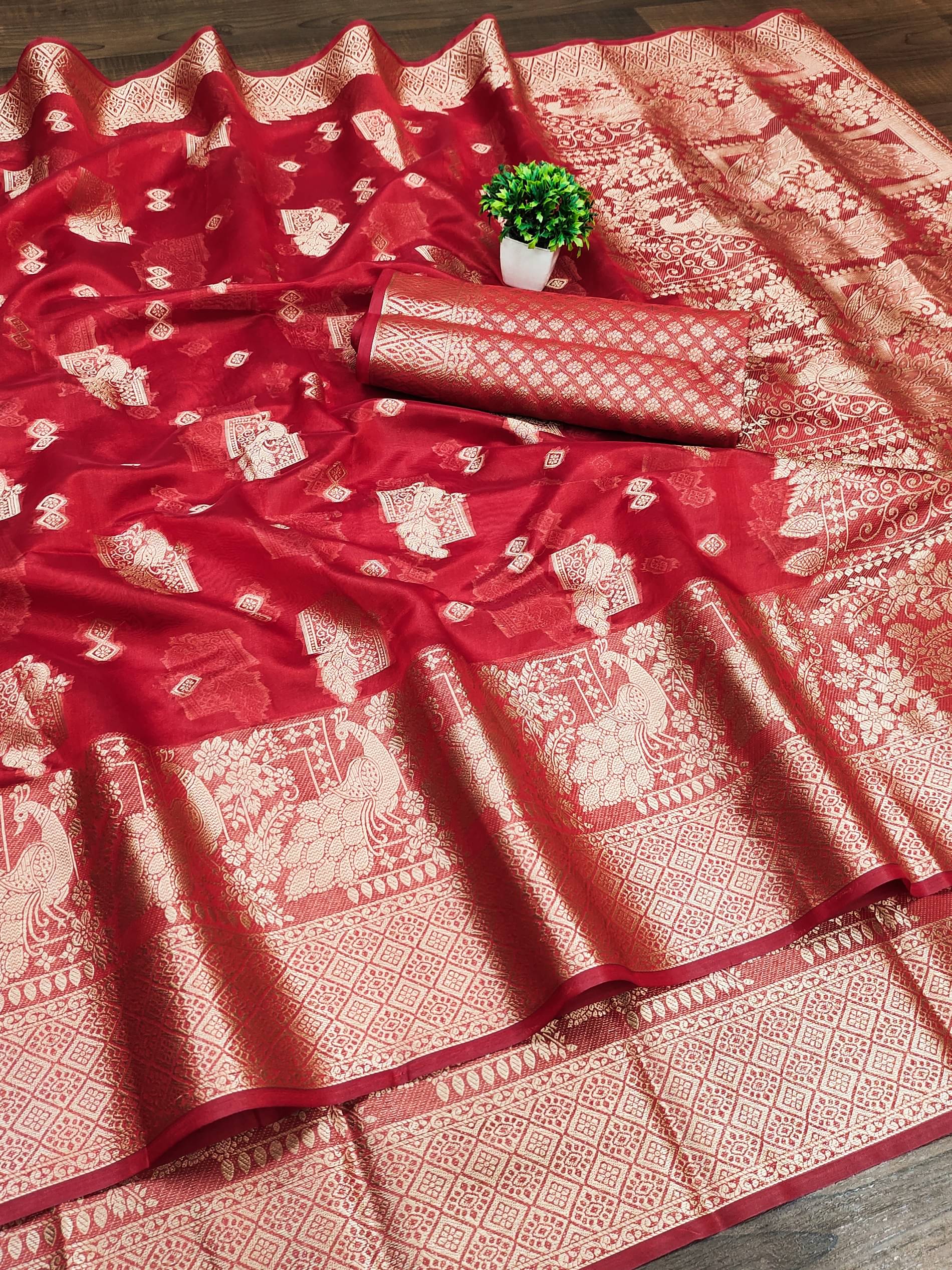 Kalpana Creation Organza Woven Saree With Unstitched Blouse Piece ( Red )     			Kalpana Creation Organza Woven Saree With Unstitched Blouse Piece ( Red )