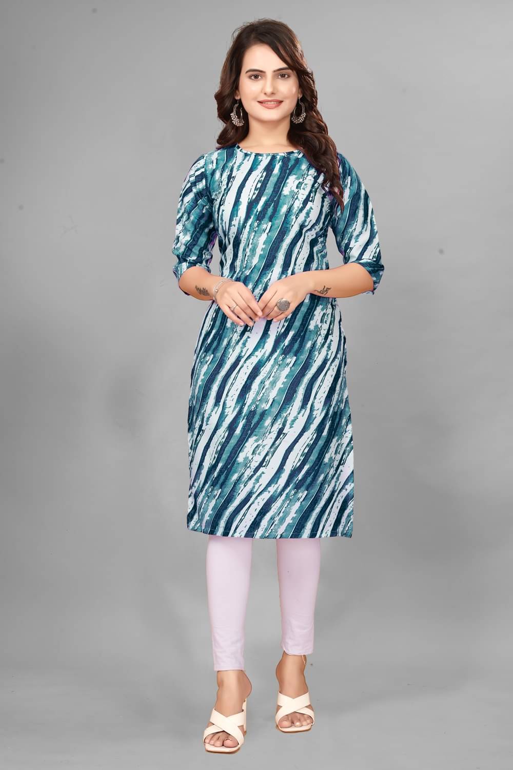 VACHHARJ GROUP Crepe Printed Straight Women's Kurti - Navy Blue ( Pack of 1 ) VACHHARJ GROUP Crepe Printed Straight Women's Kurti - Navy Blue ( Pack of 1 )