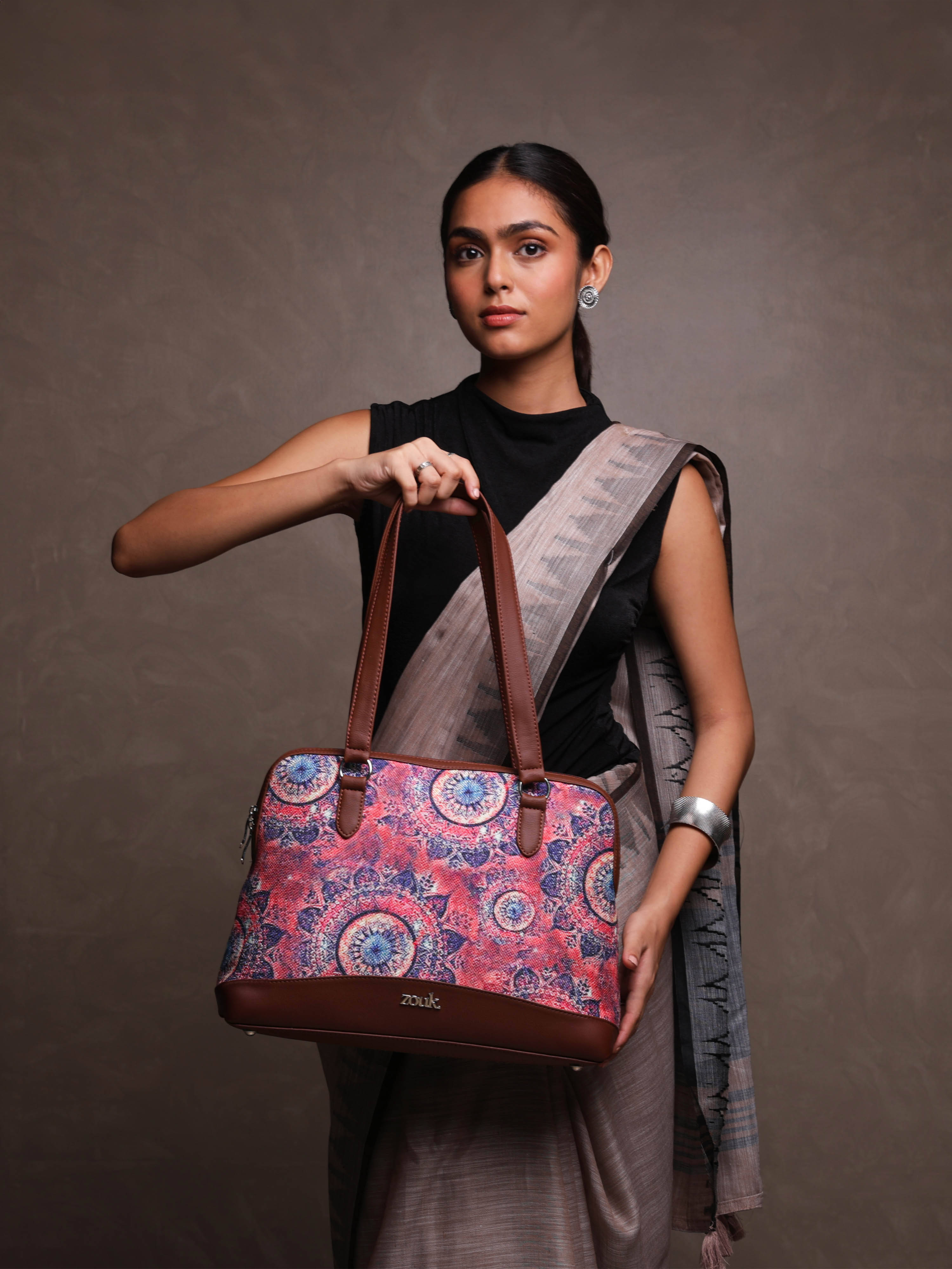     			Zouk Shoulder Bag Jute Set of 1 ( Pink )