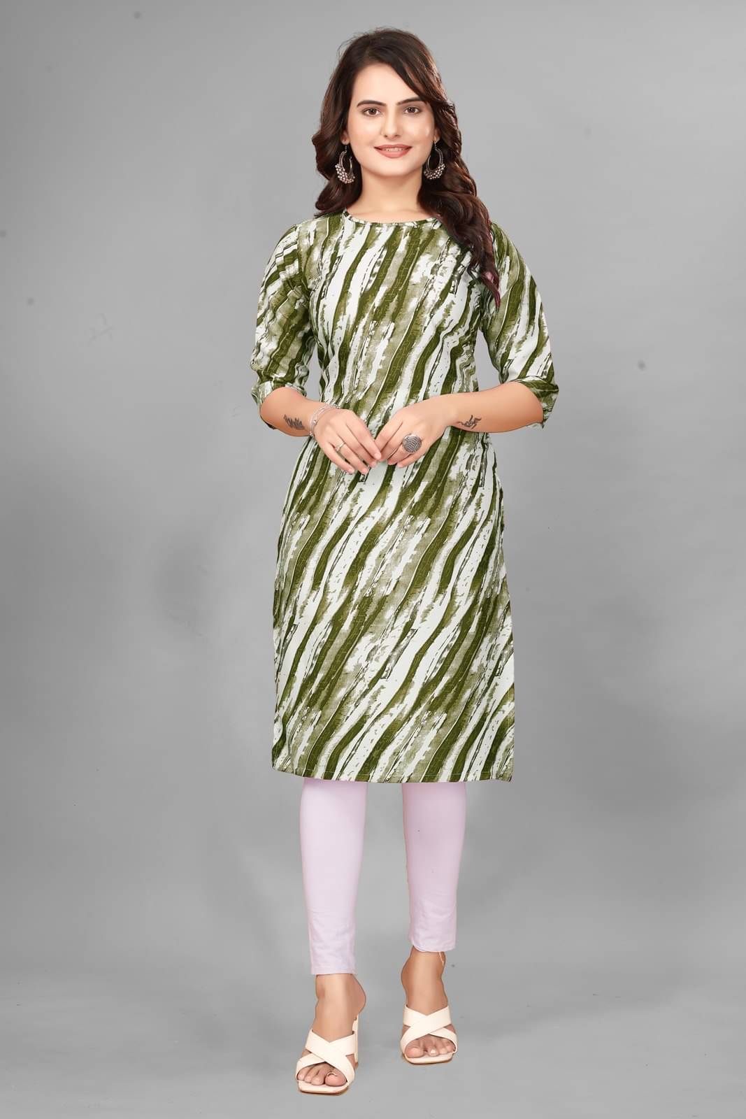 DESIGNER DREAM Crepe Printed Straight Women's Kurti - Green ( Pack of 1 )     			DESIGNER DREAM Crepe Printed Straight Women's Kurti - Green ( Pack of 1 )
