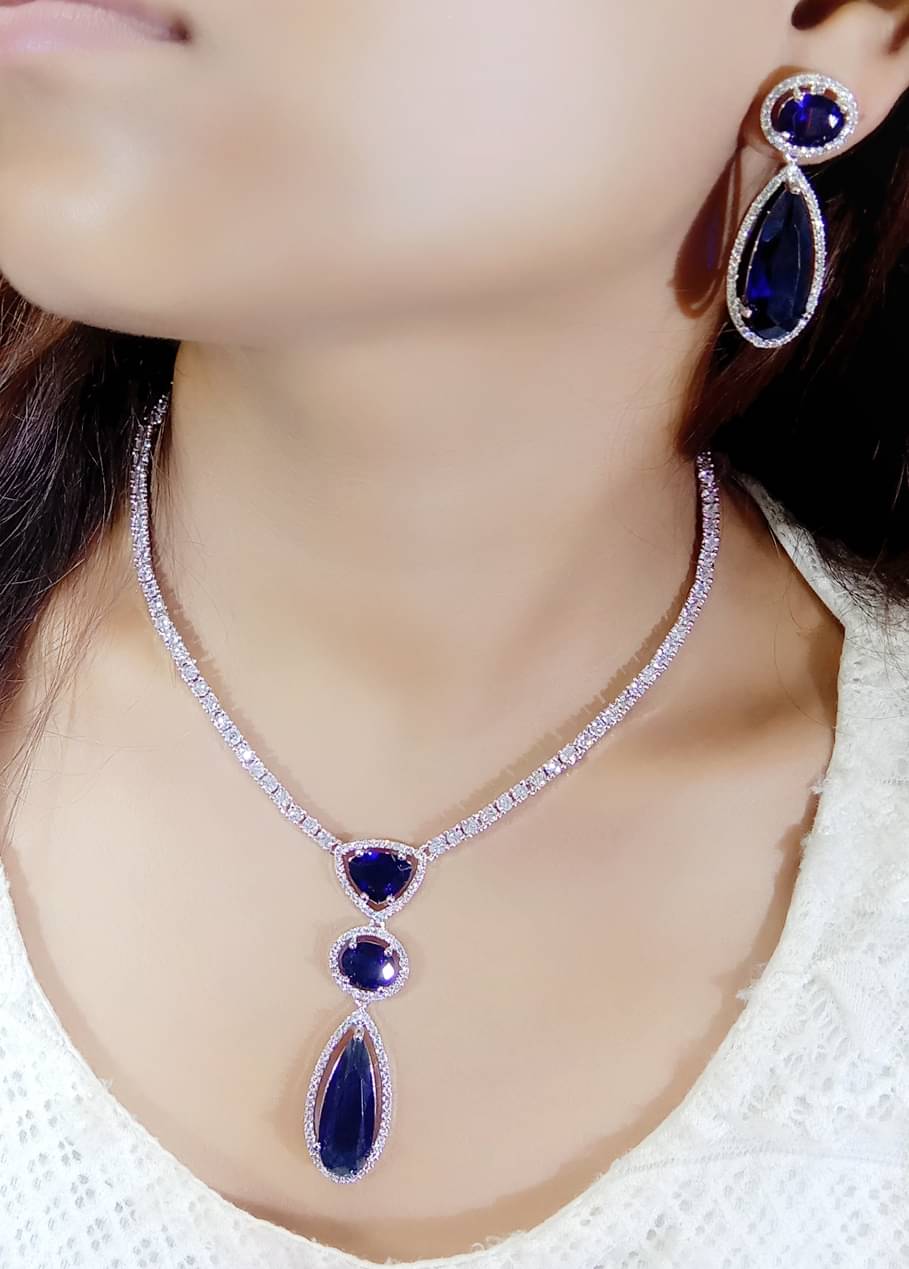     			Ladymania Blue Alloy Necklace Set ( Pack of 1 )