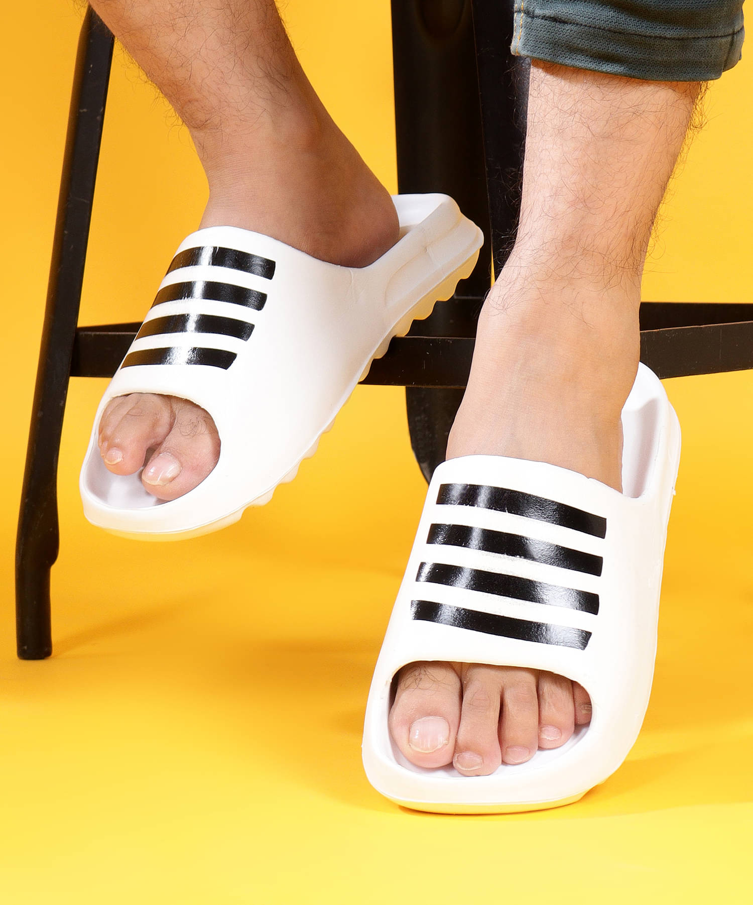     			KAPANI White Men's Slide Flip flop