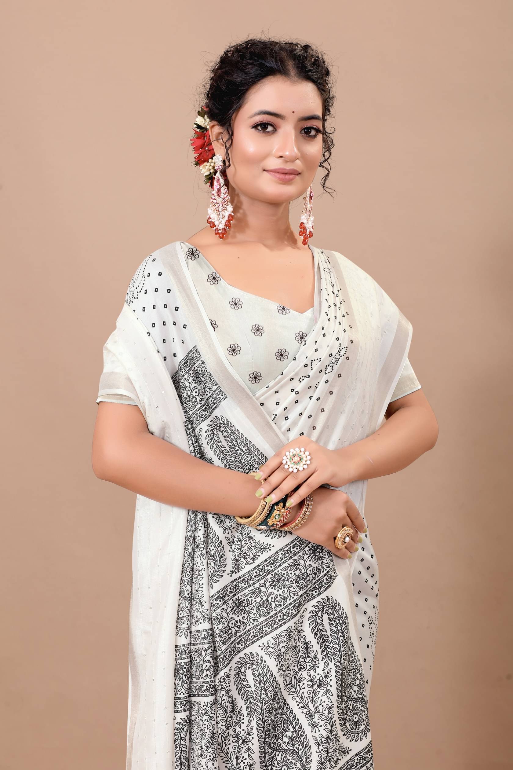 THE PRIVATE LABLE Linen Embroidered Saree With Unstitched Blouse Piece ( White ) THE PRIVATE LABLE Linen Embroidered Saree With Unstitched Blouse Piece ( White )