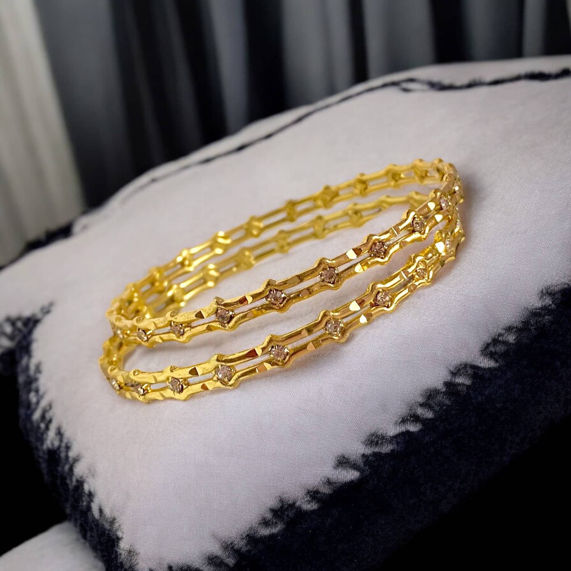     			AARTISAI Yellow Bangle Set ( Pack of 1 )