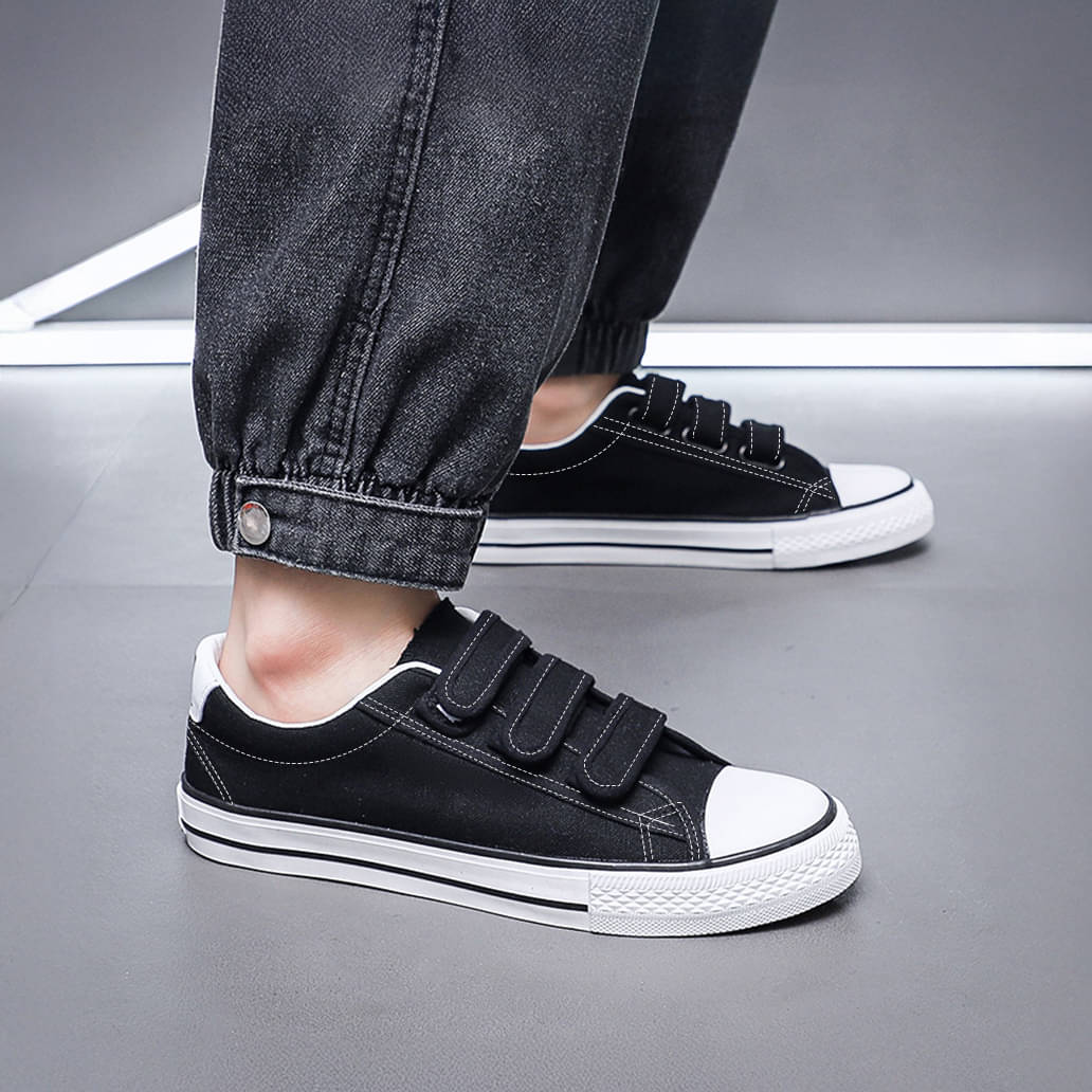     			Trenduty Black Men's Sneakers