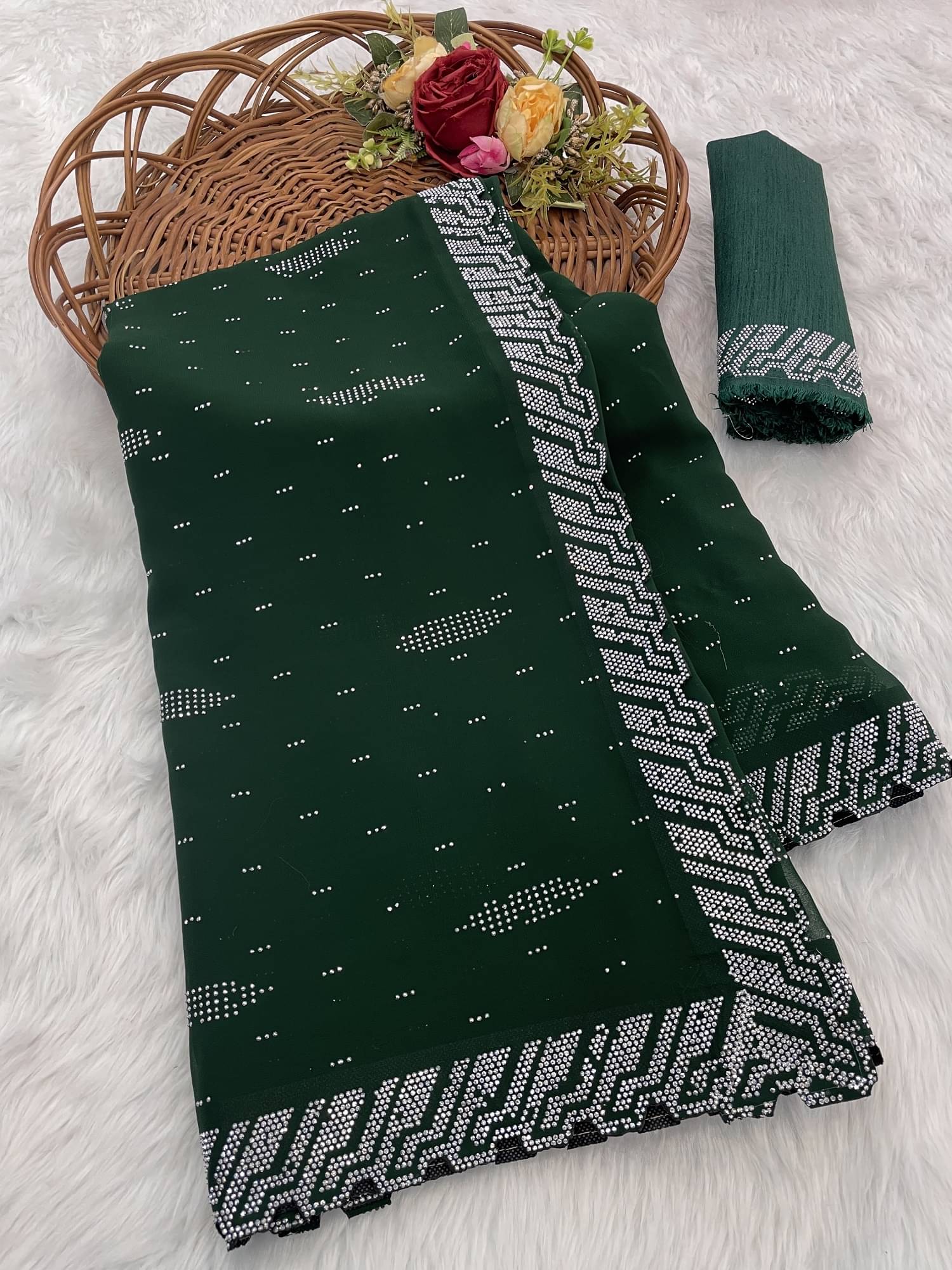     			VEERAIVA Georgette Embellished Saree With Unstitched Blouse Piece ( Green )