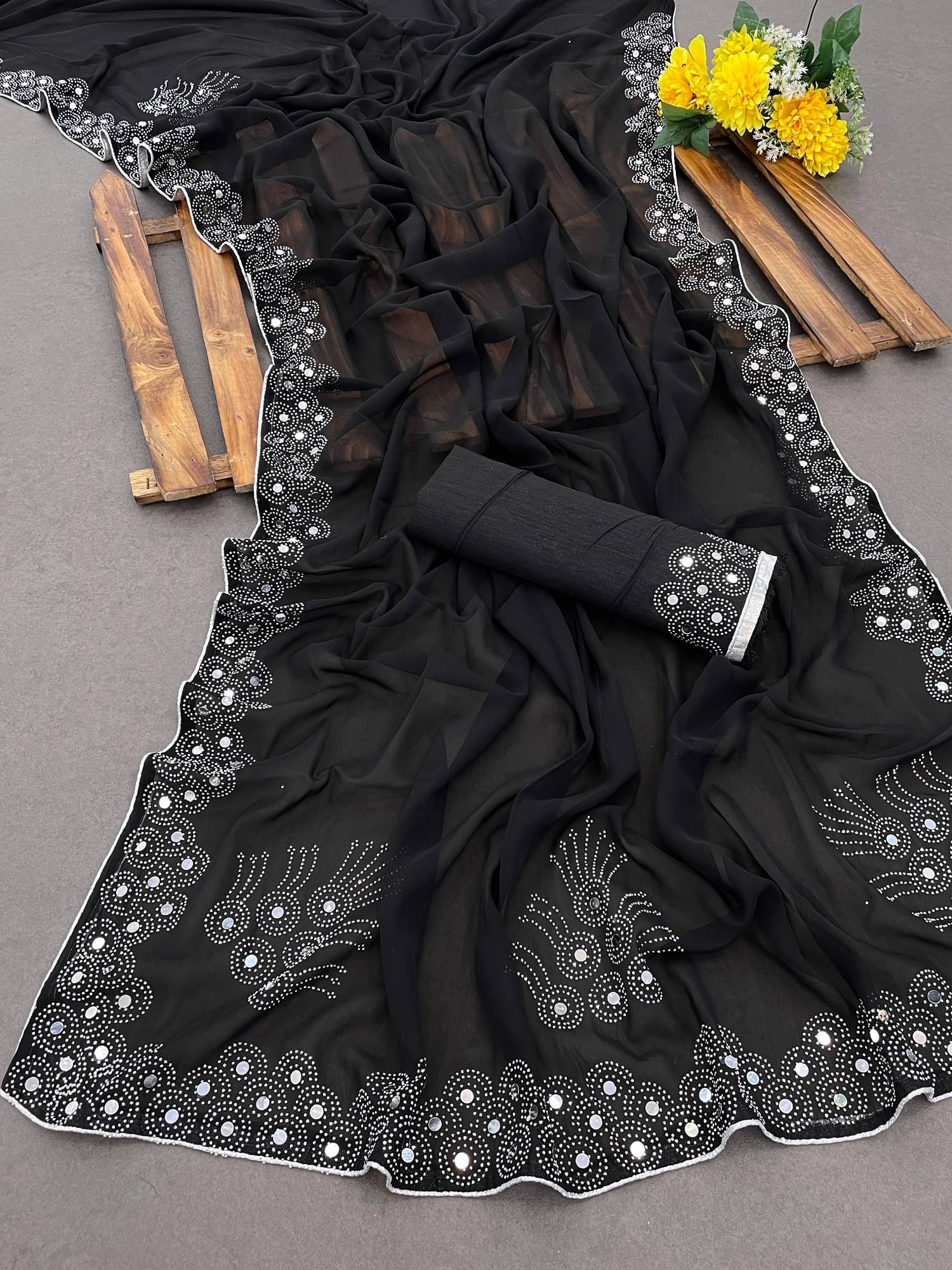     			VEERAIVA Georgette Embellished Saree With Unstitched Blouse Piece ( Black )