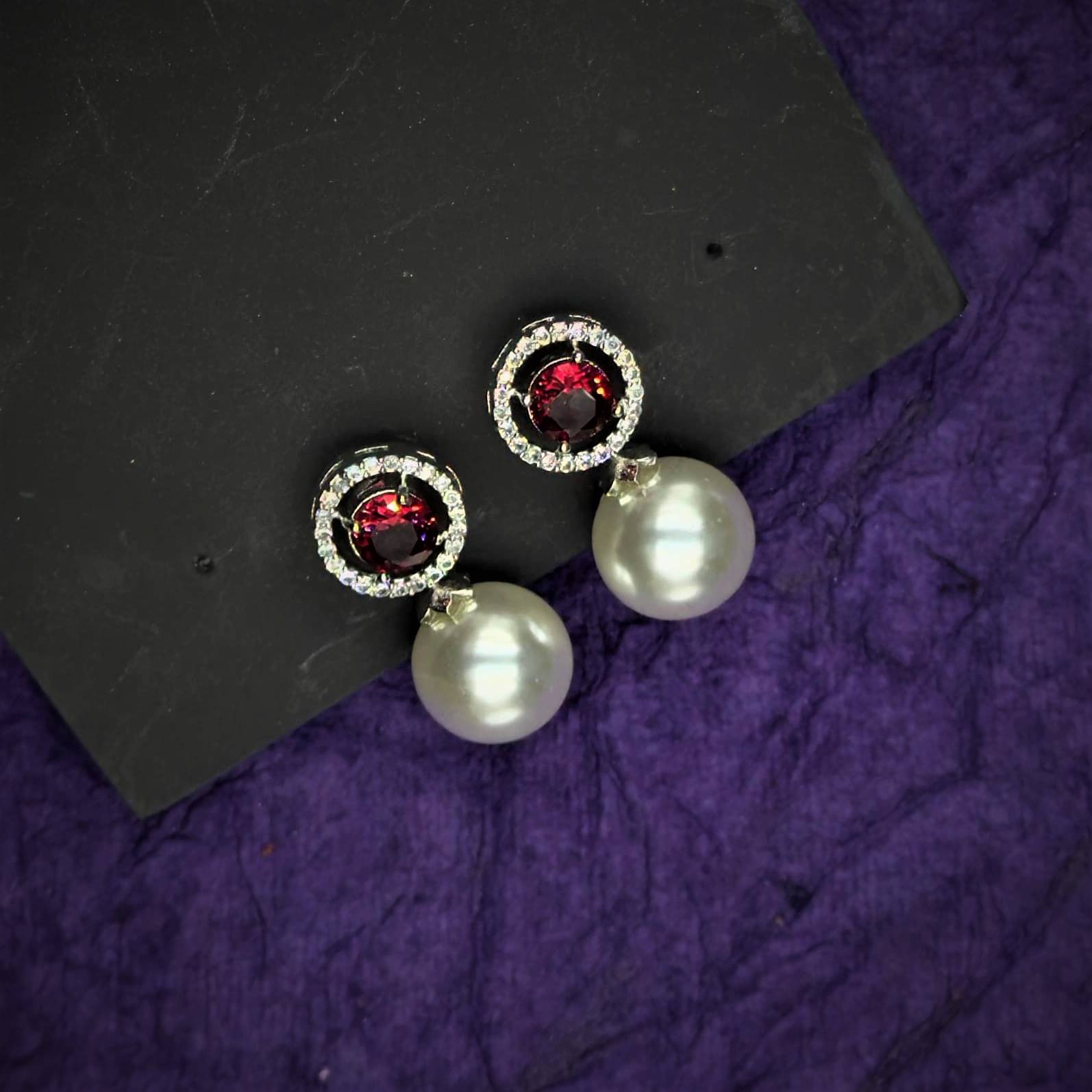    			AKLINA Red Hoops Earrings ( Pack of 1 )