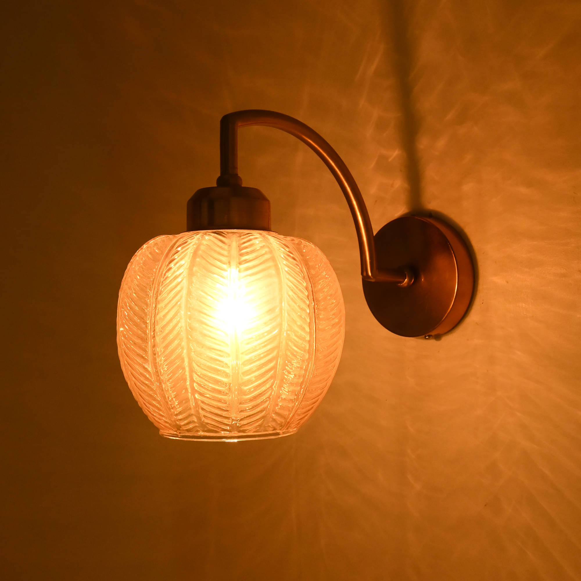     			1st Time Gold Up Light Wall Lamp ( Pack of 1 )