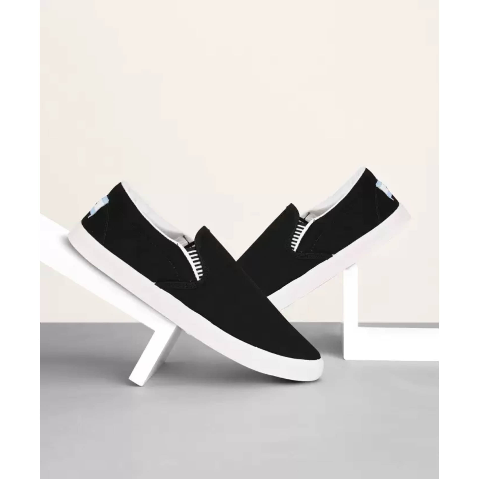    			hotstyle PILOT White Men's Sneakers