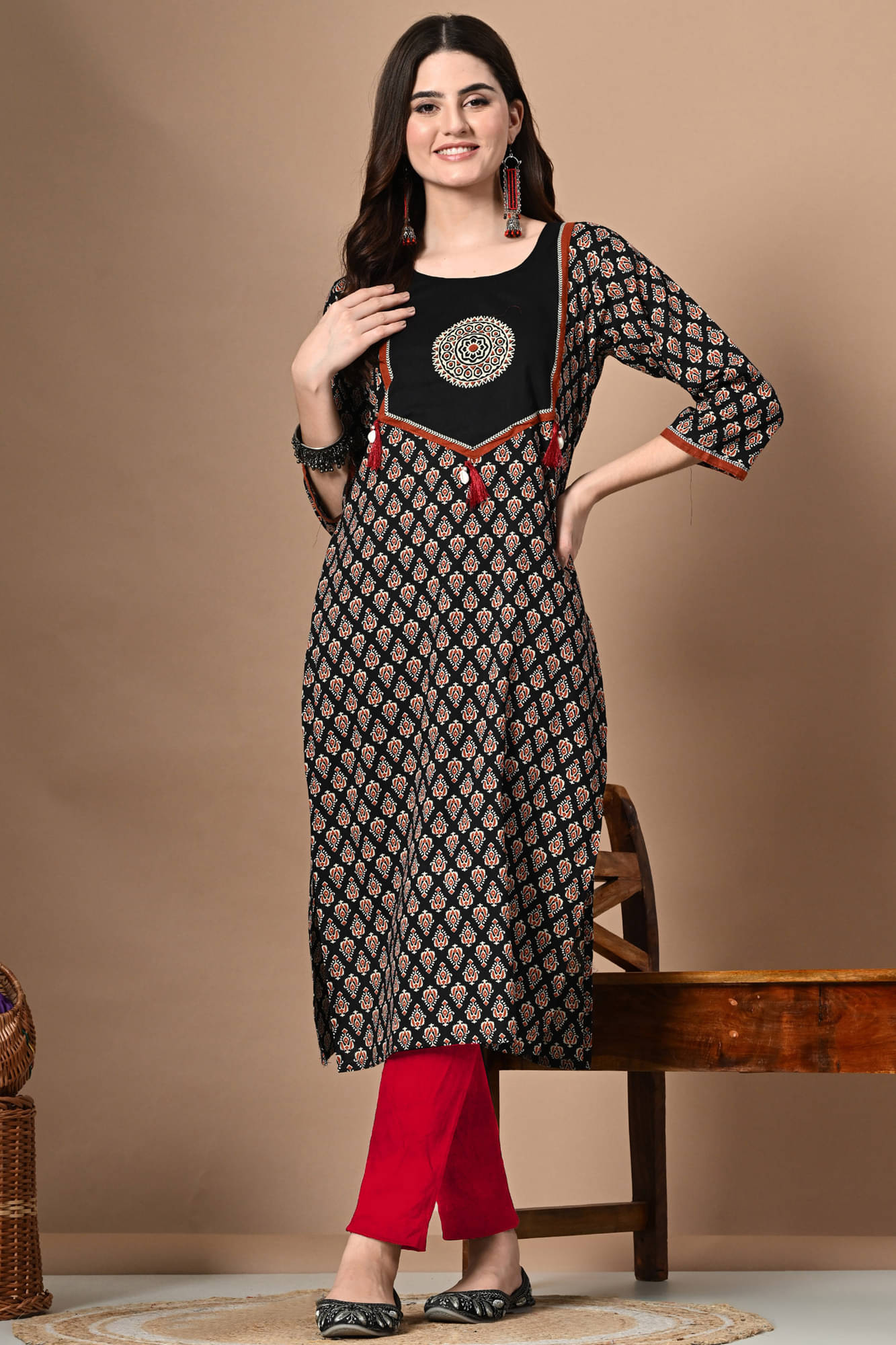     			AMTHI 100% Cotton Printed Straight Women's Kurti - Black ( Pack of 1 )