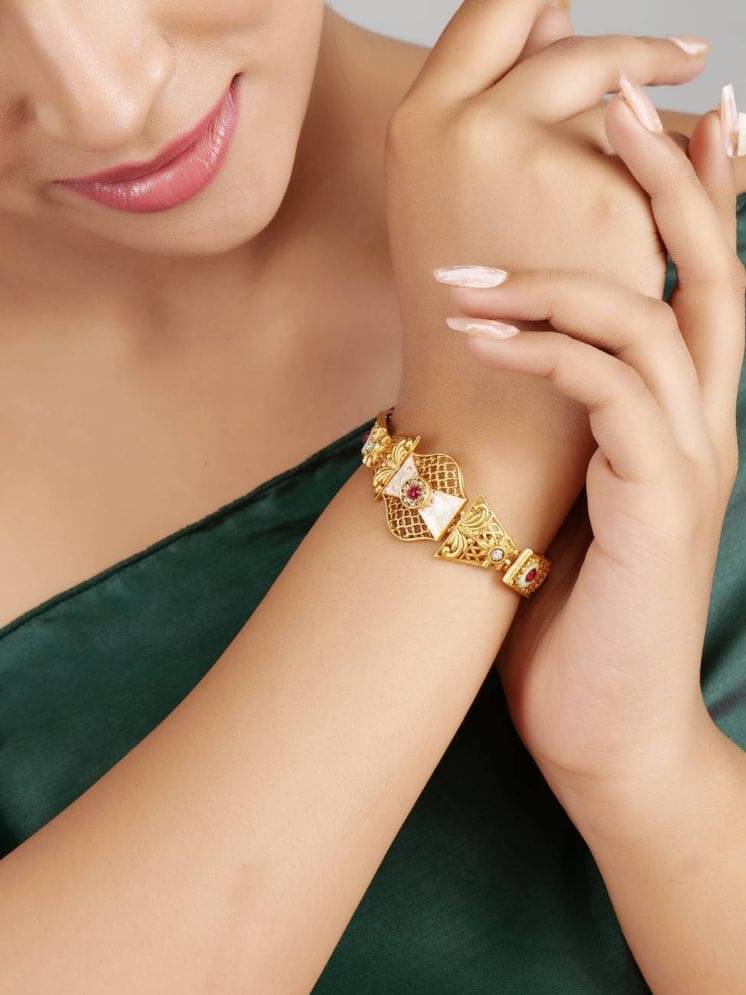     			Jiyanshi fashion Gold Bracelet ( Pack of 1 )