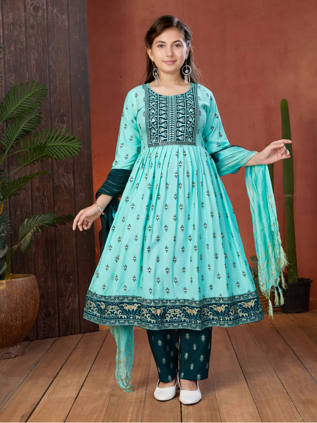 Aarika Girls Rayon Anarkali Suit Set ( Pack of 1 , Sea Green )
