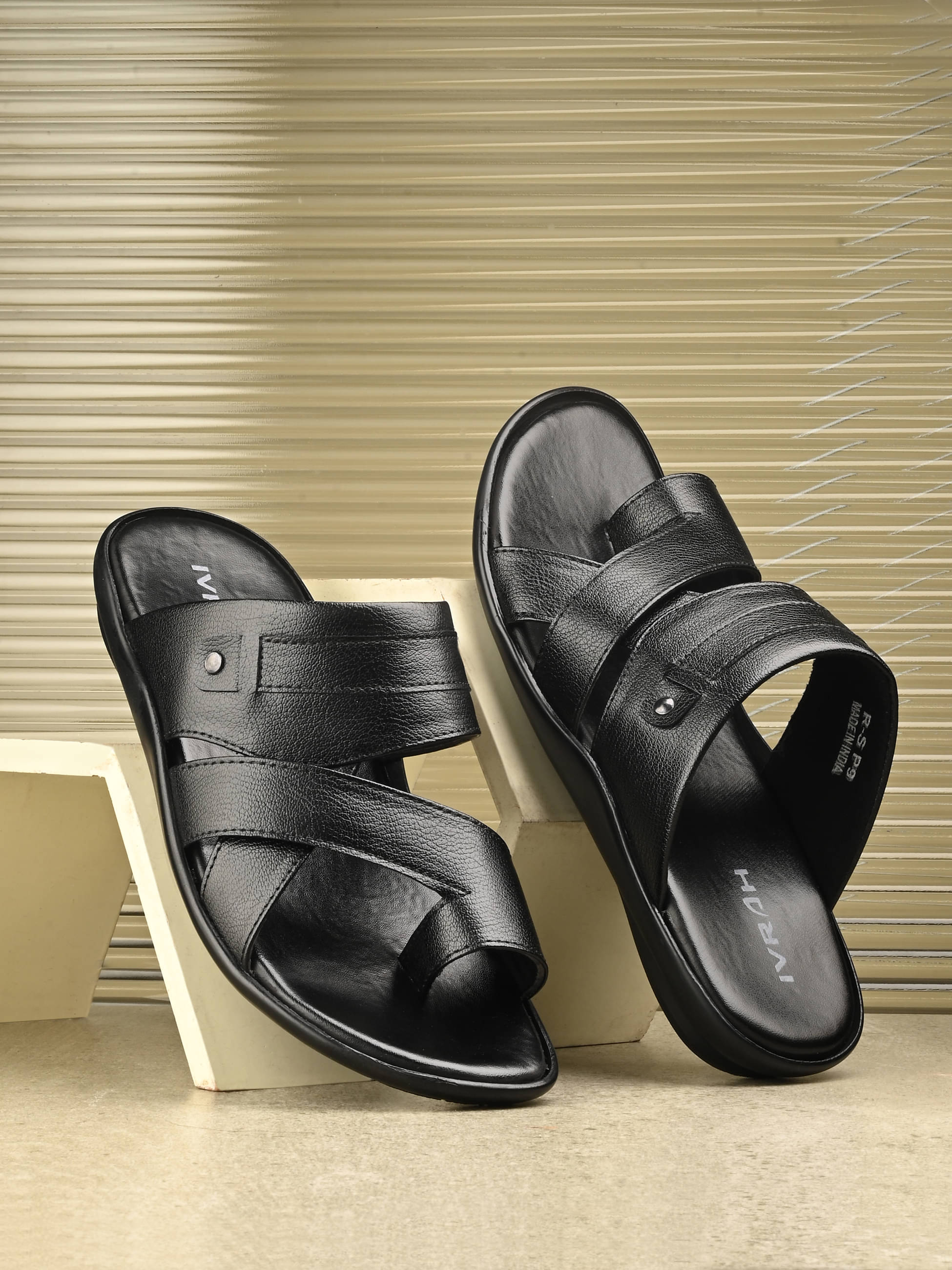     			IVRAH Black Men's Toe covered Flip Flop