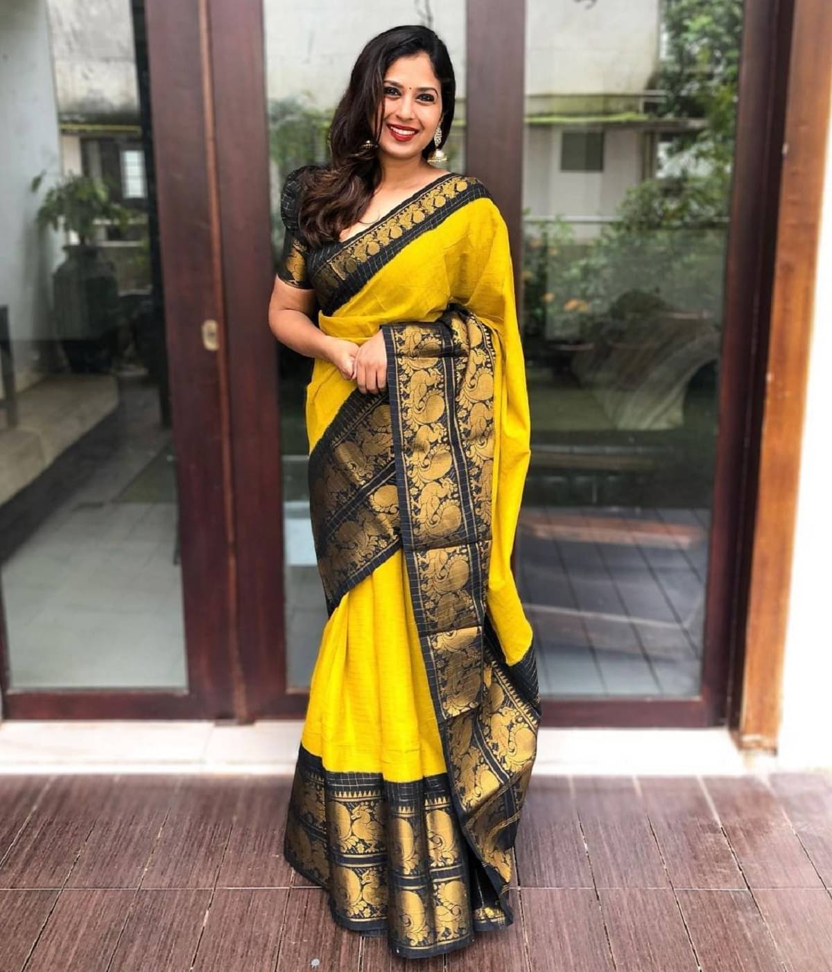     			Lady Shopi Banarasi Silk Embellished Saree With Unstitched Blouse Piece ( Yellow )