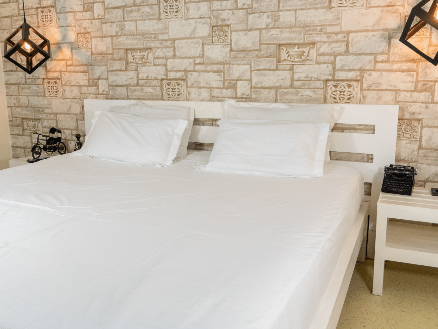     			VEAHOME Cotton 1 Double King Bedsheet with 2 Pillow Covers ( White )