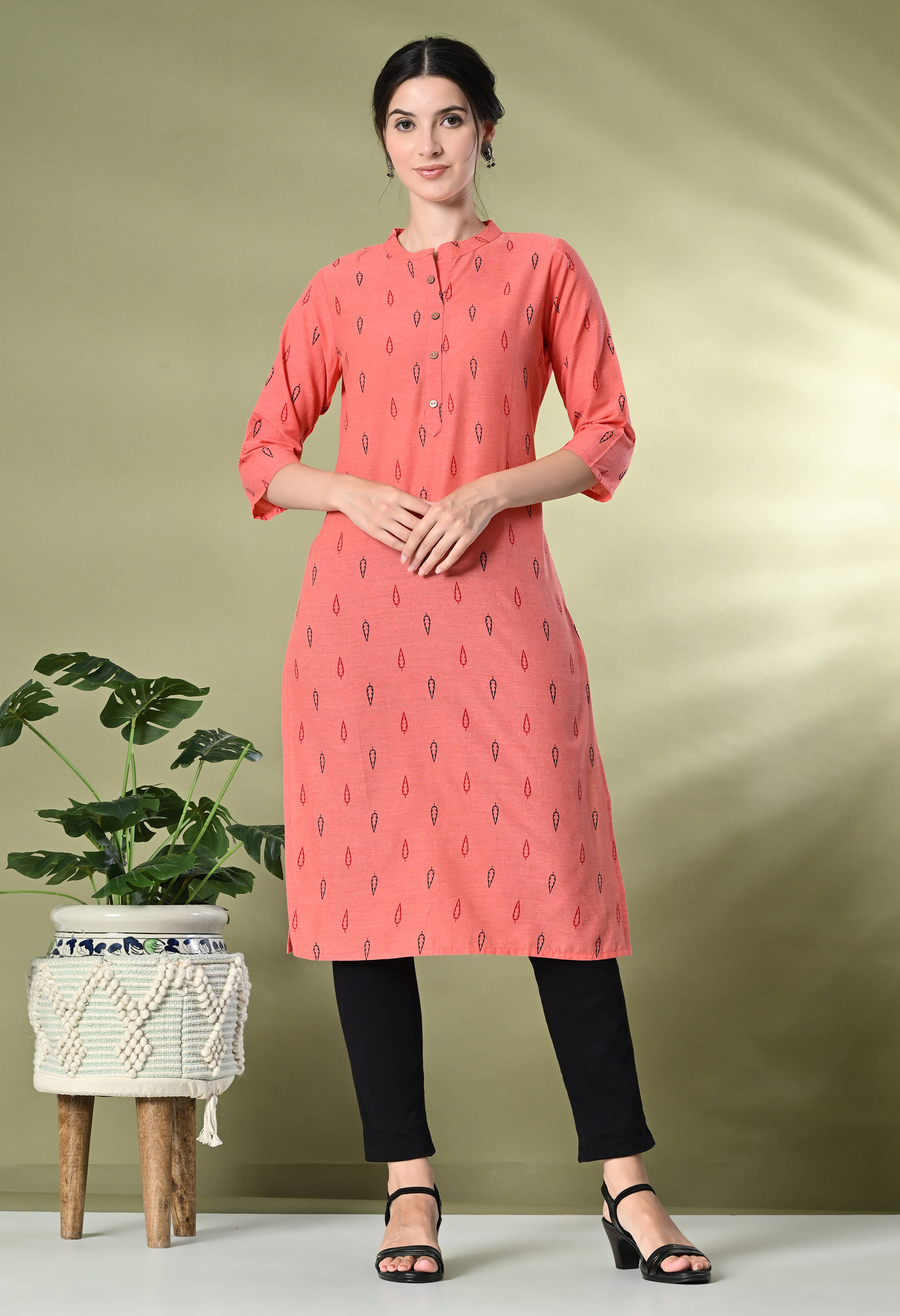 GlowWorld Cotton Printed Straight Women's Kurti - Pink ( Pack of 1 )     			GlowWorld Cotton Printed Straight Women's Kurti - Pink ( Pack of 1 )