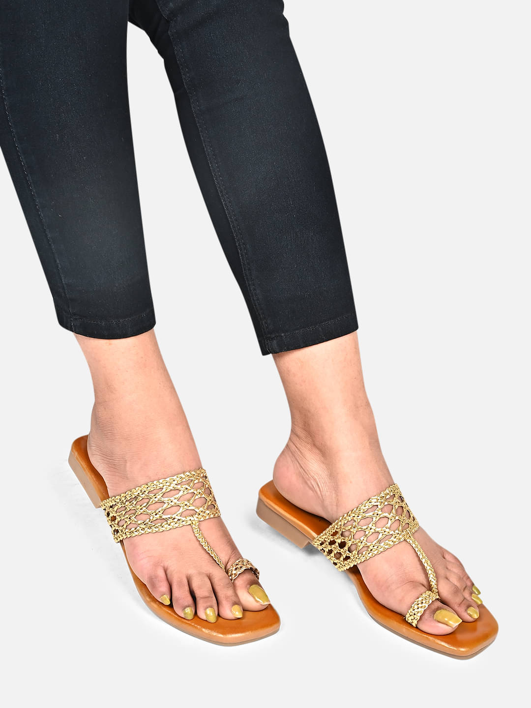     			Shoestail White Women's Flats