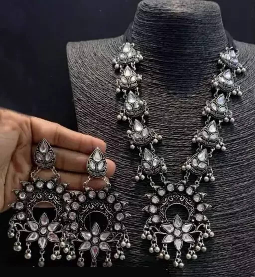 Samridhi DC Silver Alloy Necklace Set ( Pack of 1 )