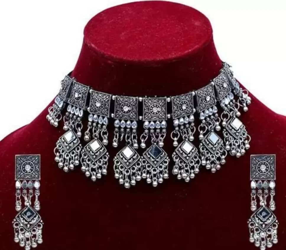 Samridhi DC Silver Alloy Necklace Set ( Pack of 1 )