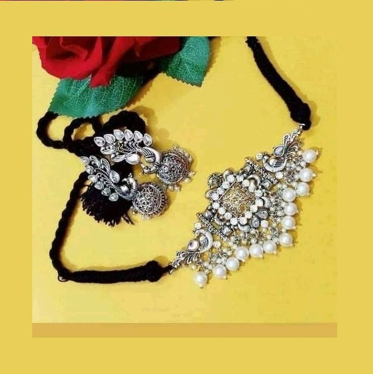     			Samridhi DC Silver Alloy Necklace Set ( Pack of 1 )