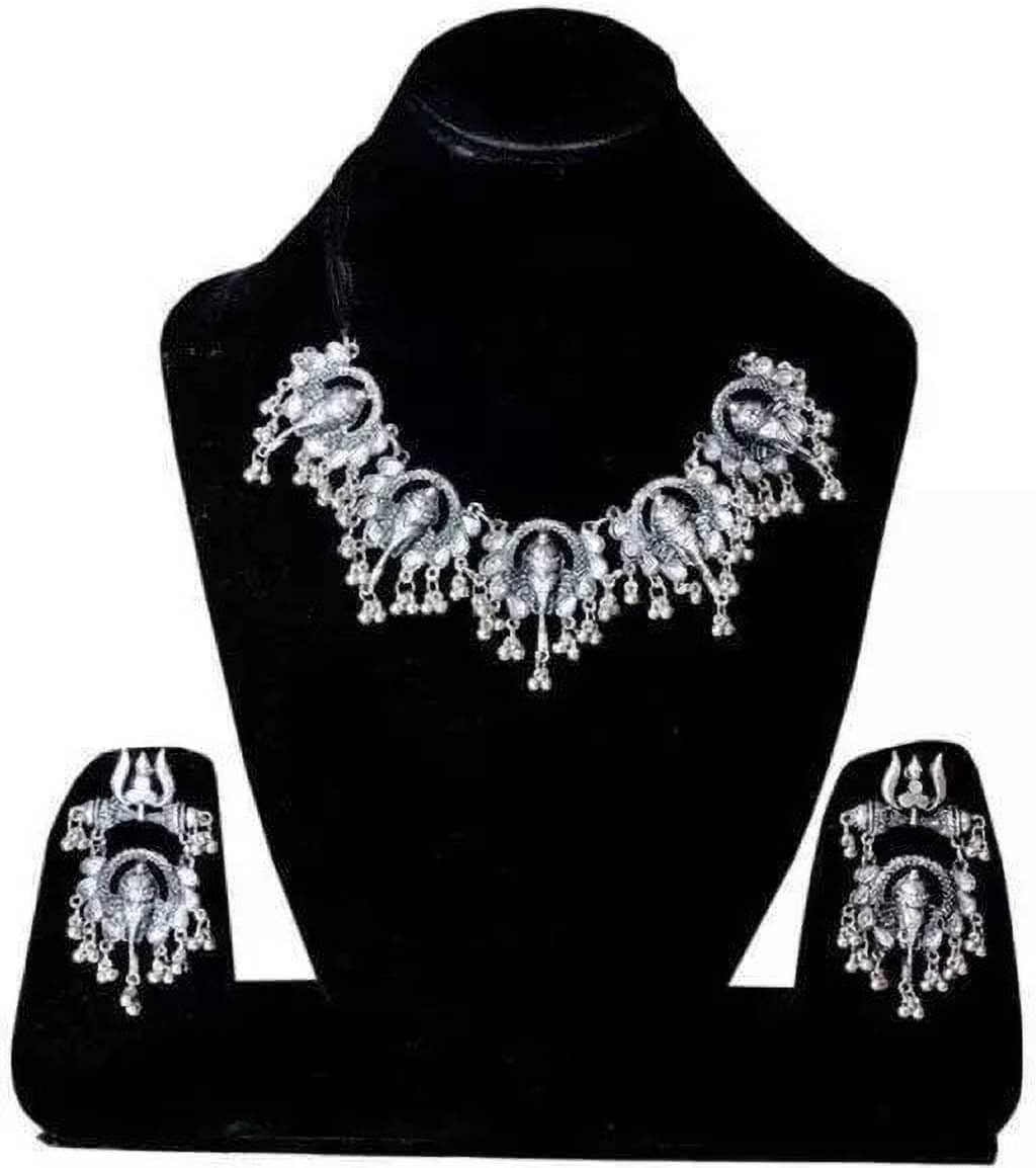    			Samridhi DC Silver Alloy Necklace Set ( Pack of 1 )