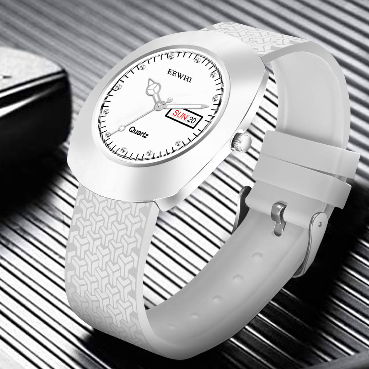     			EEWHI Silver Silicon Analog Men's Watch
