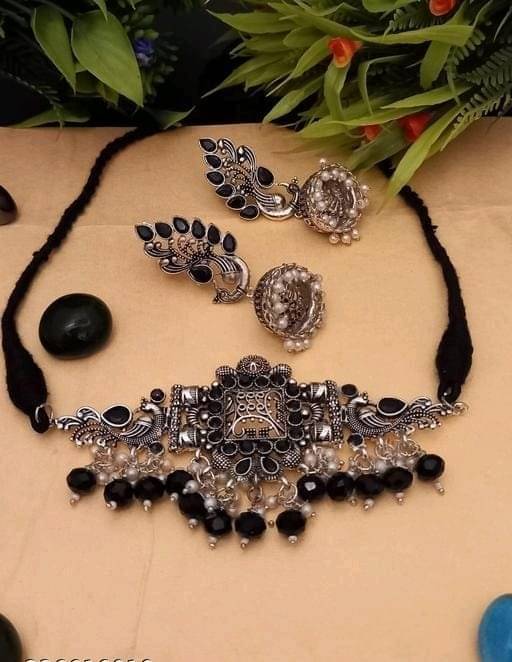     			Samridhi DC Silver Alloy Necklace Set ( Pack of 1 )