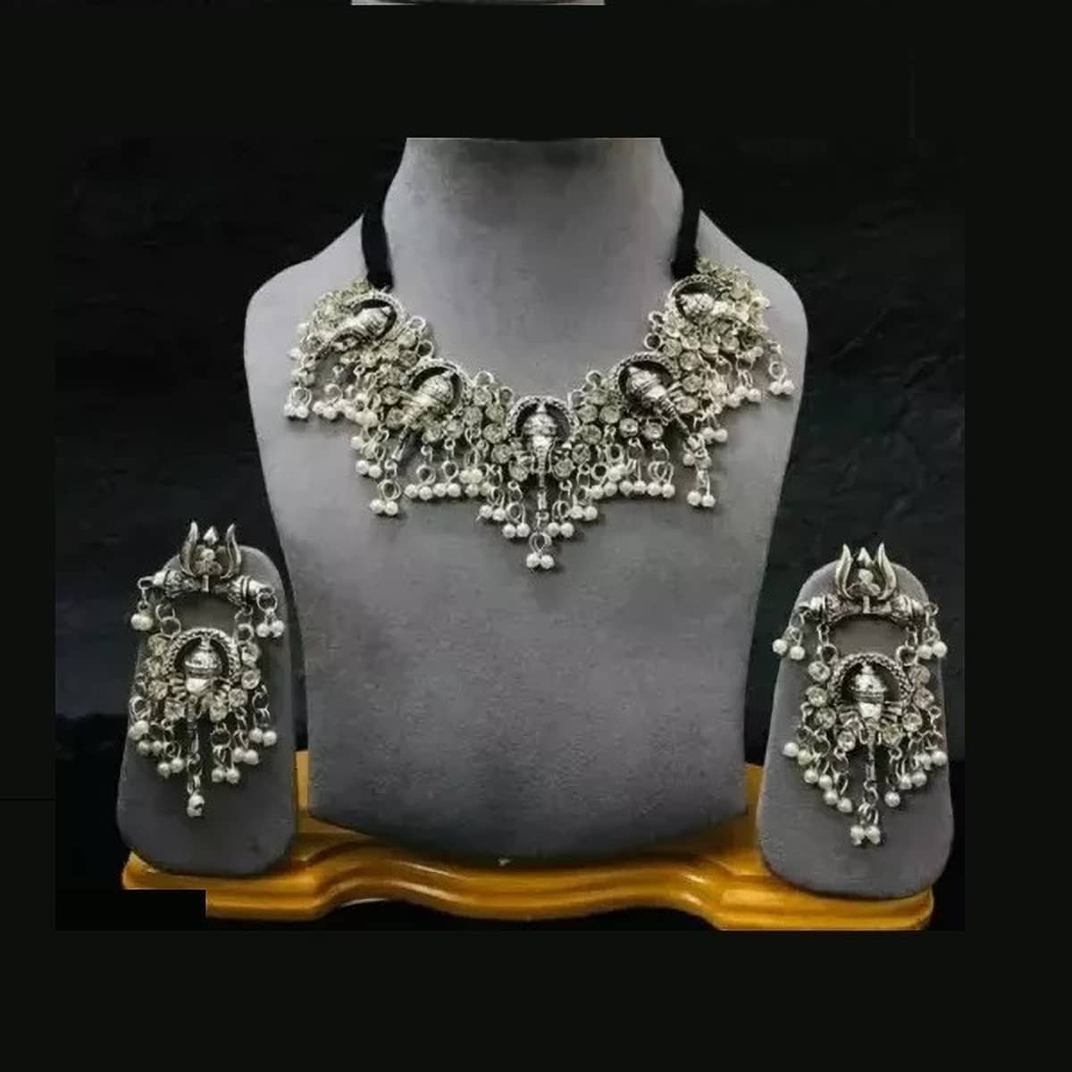 Samridhi DC Silver Alloy Necklace Set ( Pack of 1 )
