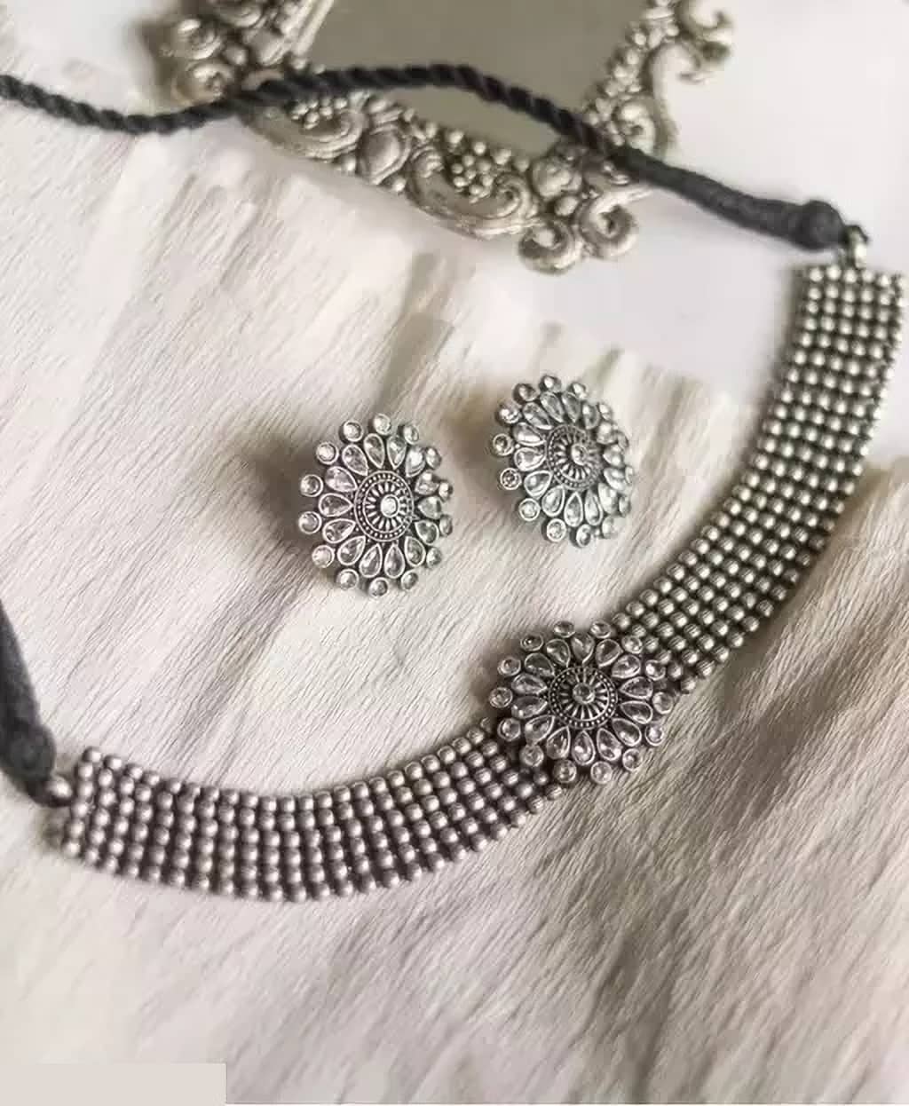 Samridhi DC Silver Alloy Necklace Set ( Pack of 1 )