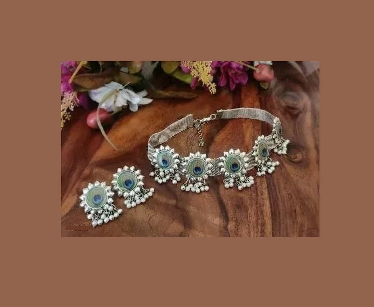     			Samridhi DC Silver Alloy Necklace Set ( Pack of 1 )