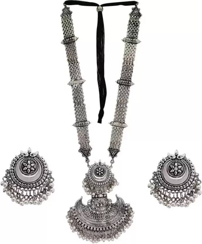     			Samridhi DC Silver Alloy Necklace Set ( Pack of 1 )