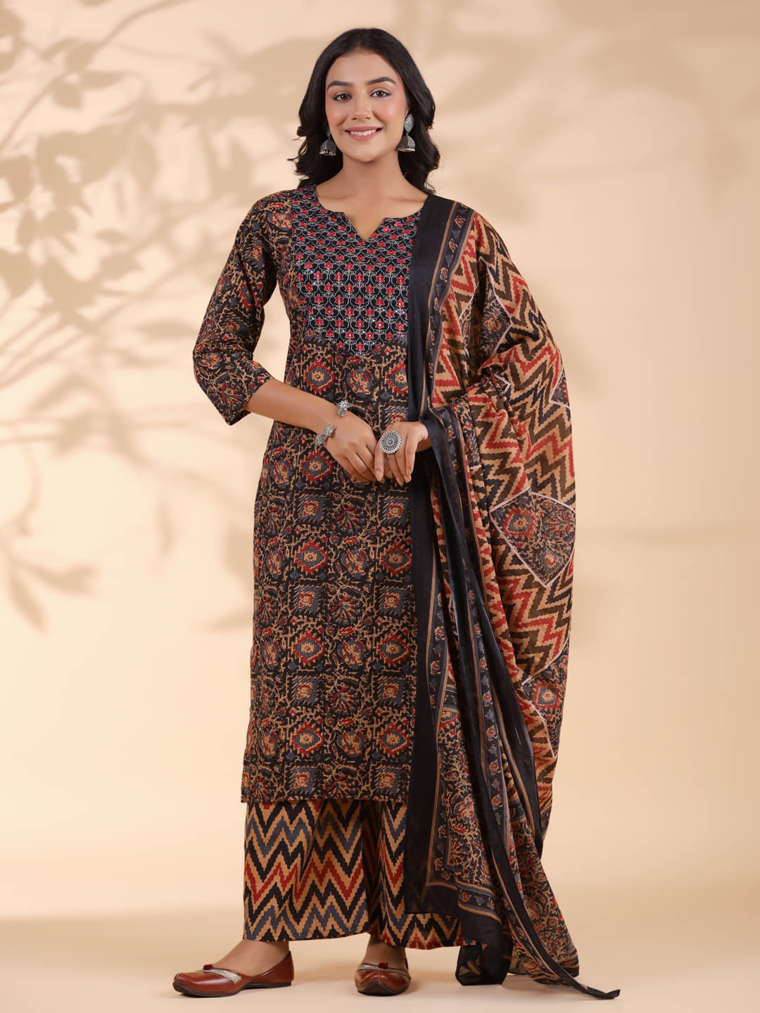 Vbuyz Cotton Printed Kurti With Palazzo Women's Stitched Salwar Suit - Black ( Pack of 1 ) Vbuyz Cotton Printed Kurti With Palazzo Women's Stitched Salwar Suit - Black ( Pack of 1 )