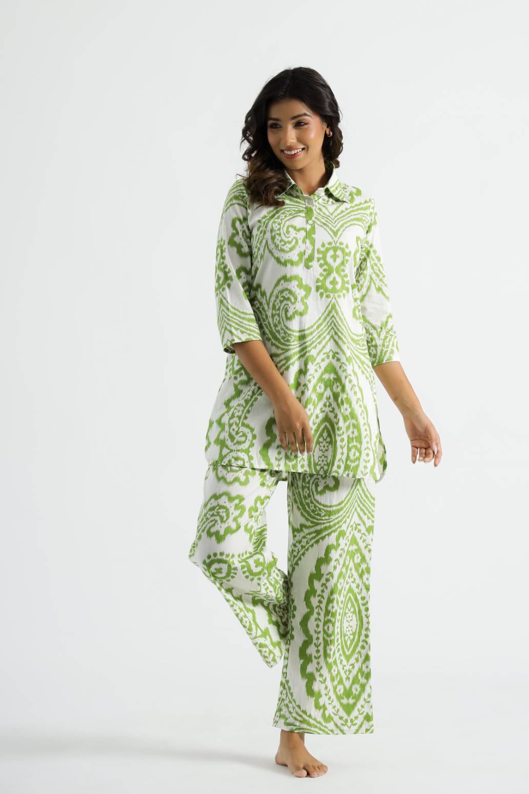     			Label Flavia Women Printed Kurta Trouser Co-Ord Set ( Multi Color )