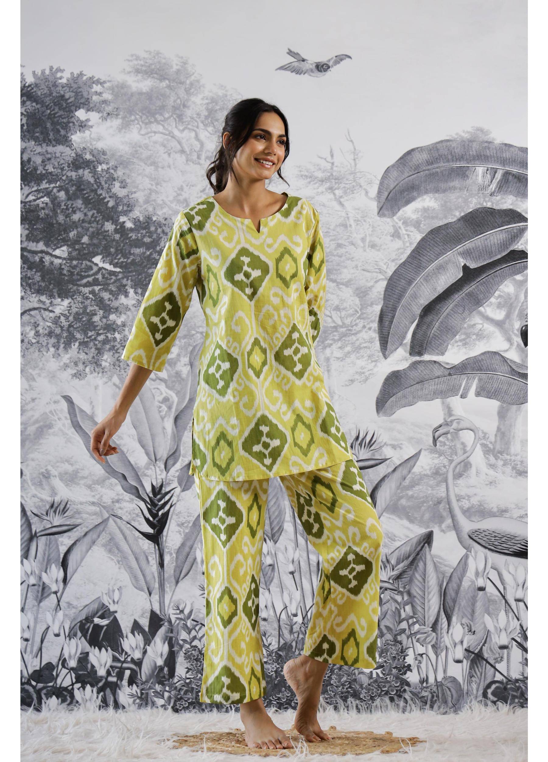     			Label Flavia Women Printed Kurta With Trousers Co-Ord Set ( Multi Color )
