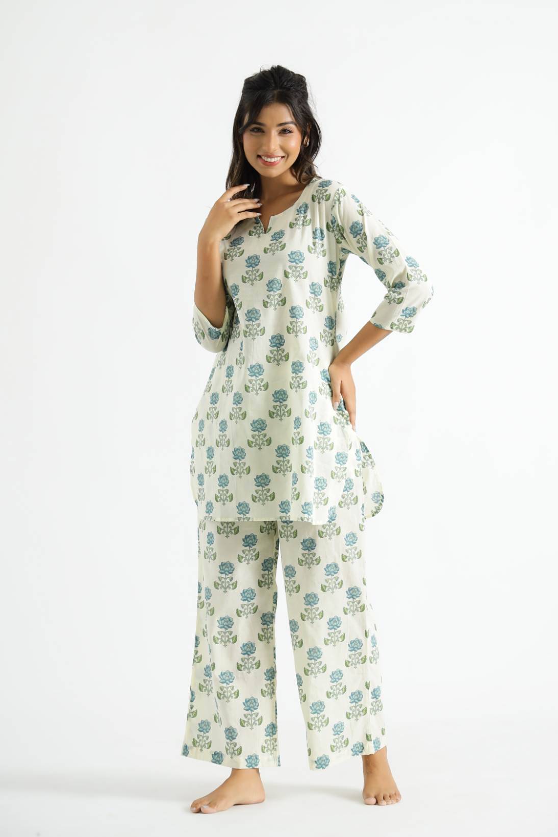     			Label Flavia Women Printed Kurta With Trousers Co-Ord Set ( Multi Color )