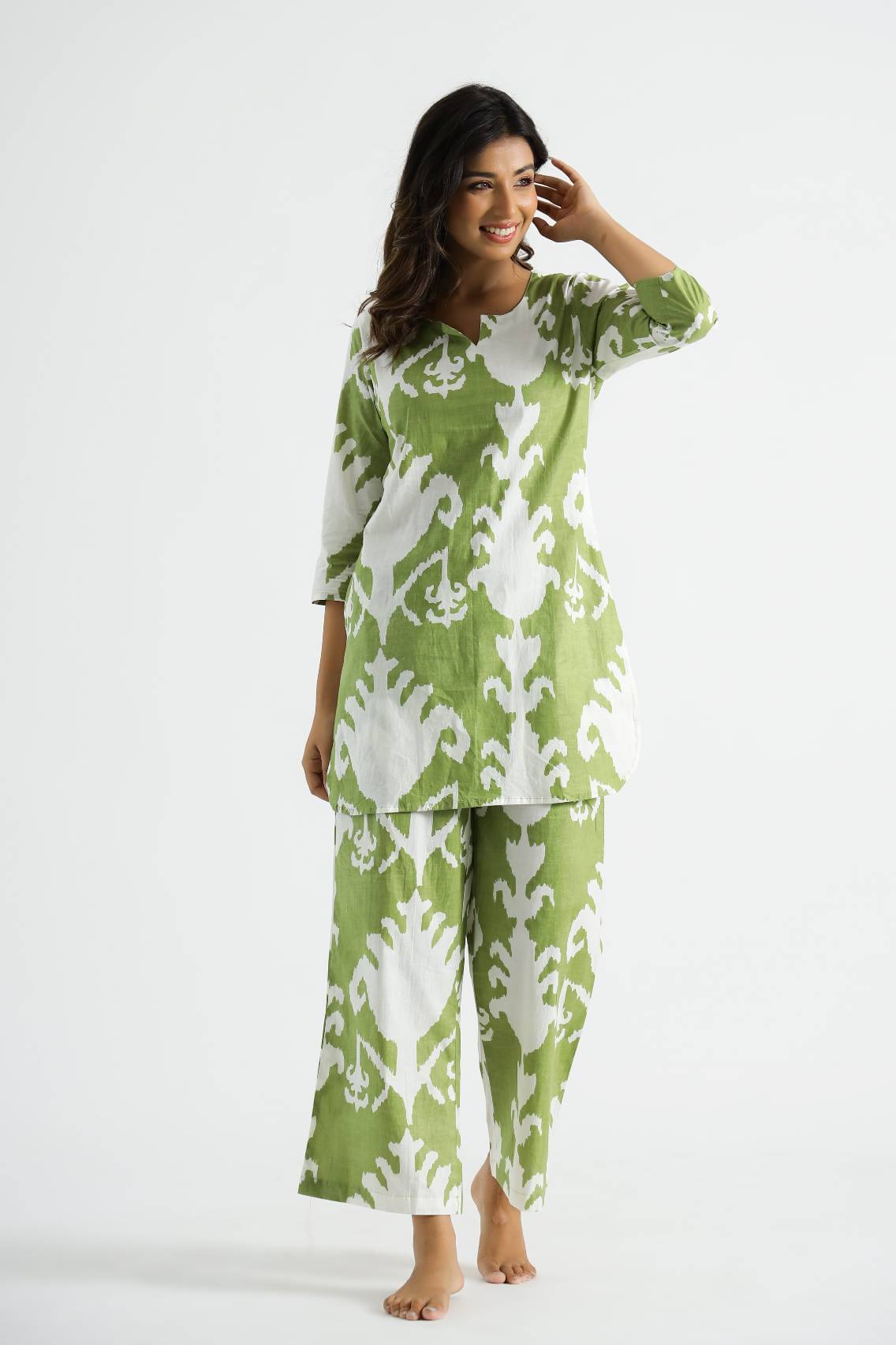     			Label Flavia Women Printed Kurta Trouser Co-Ord Set ( Multi Color )