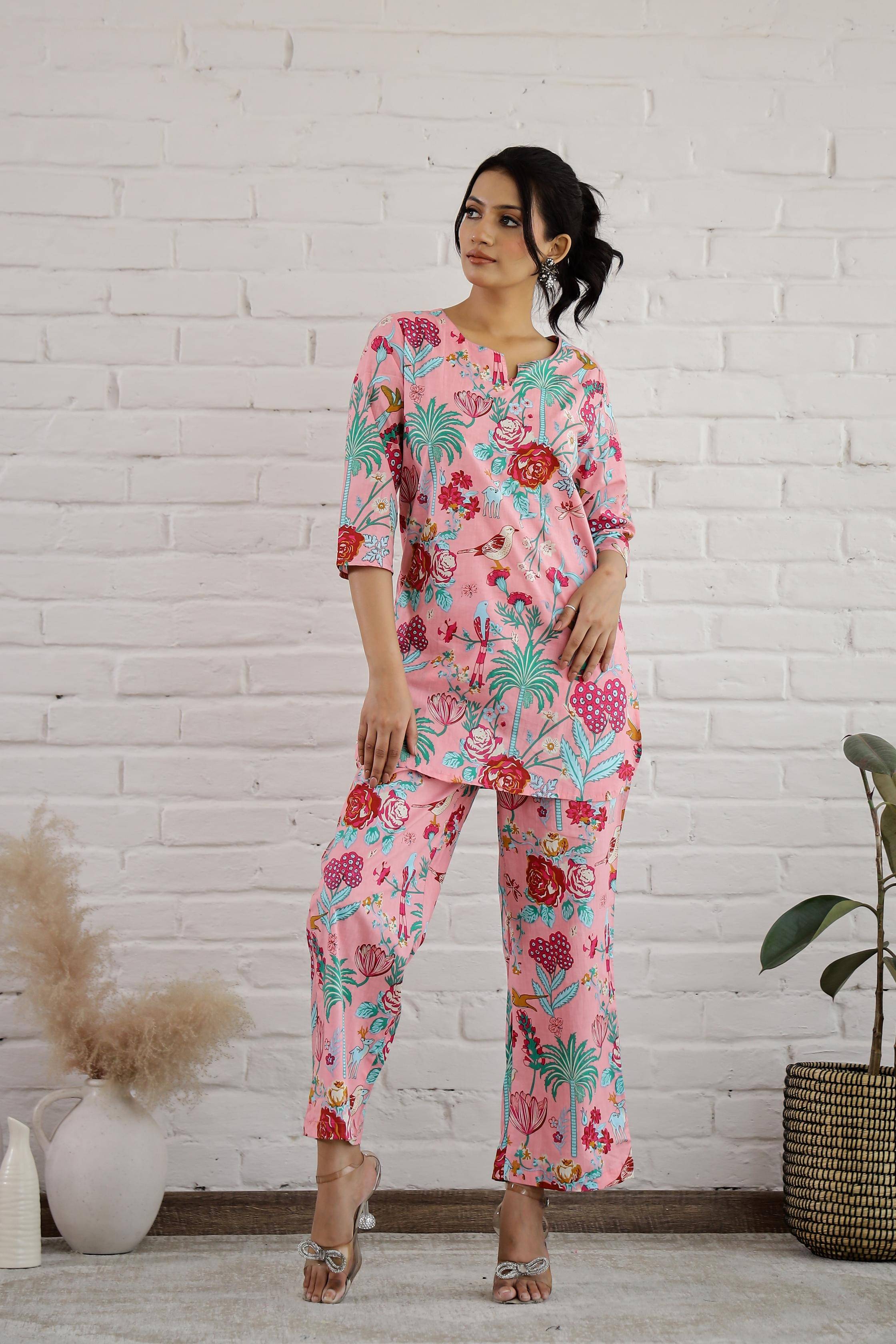    			Label Flavia Women Printed Kurta With Trousers Co-Ord Set ( Multicolor )