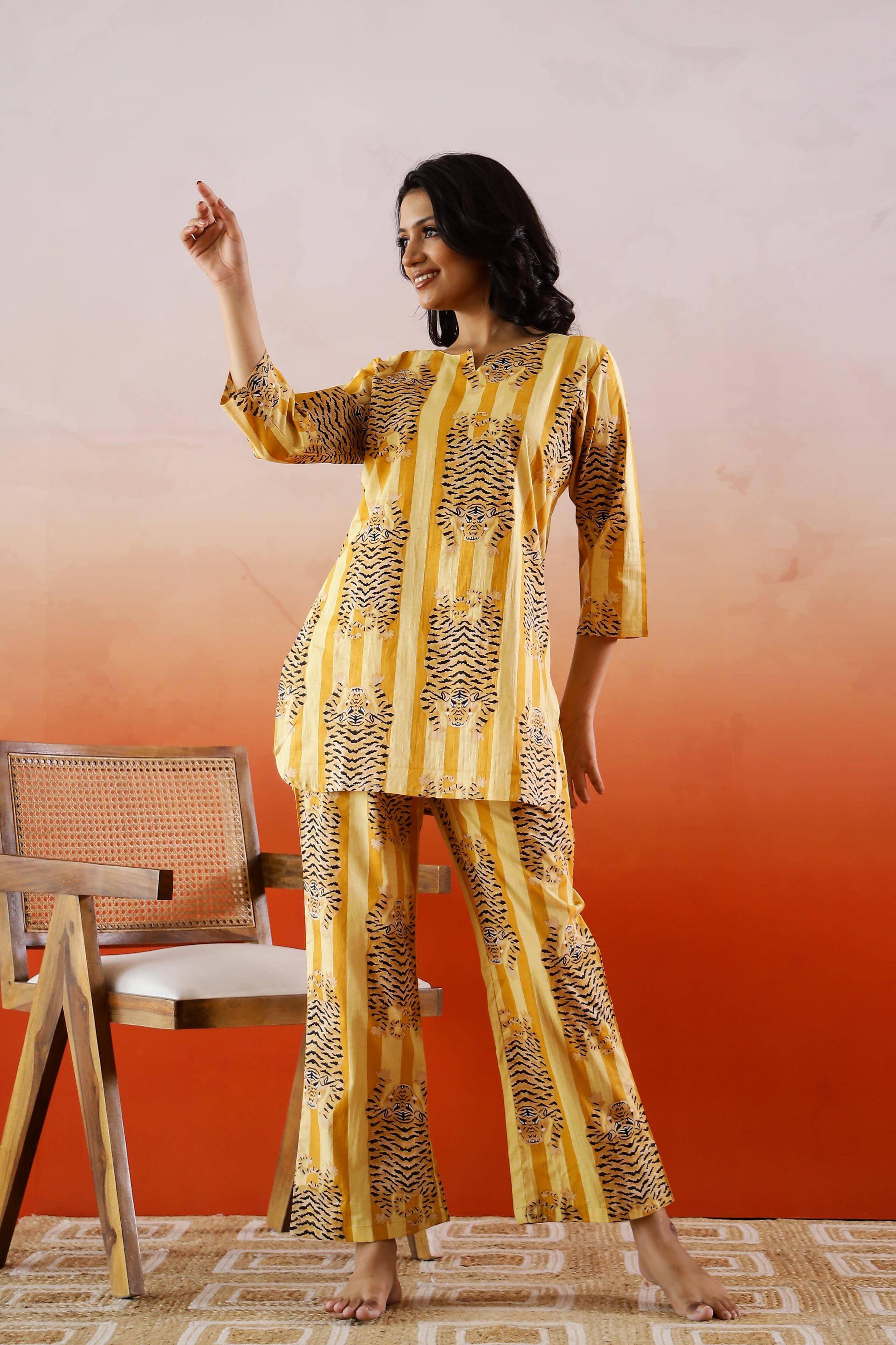     			Label Flavia Women Printed Kurta Trouser Co-Ord Set ( Multicolor )